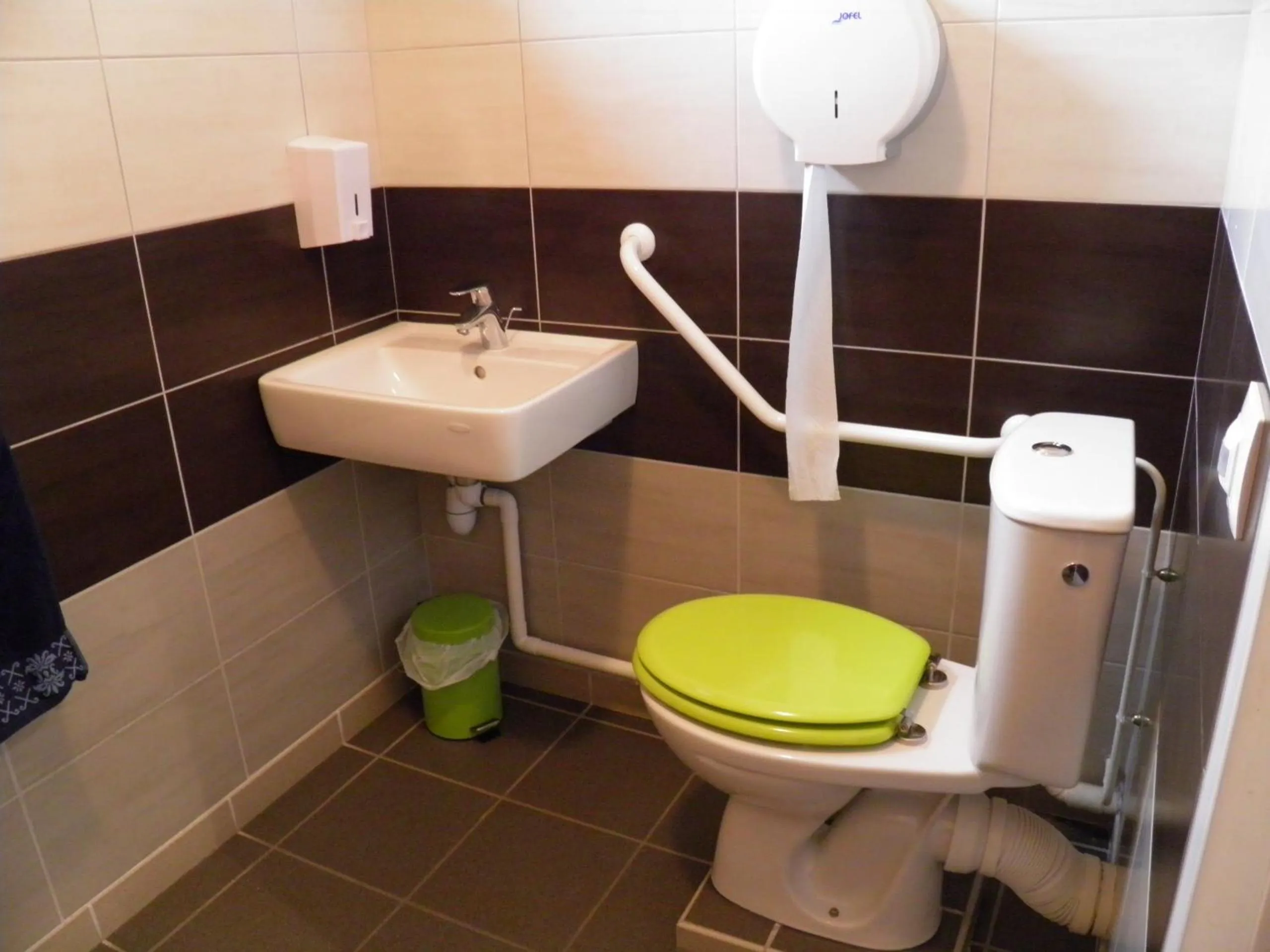 Toilet in Auberge des Pyrénées