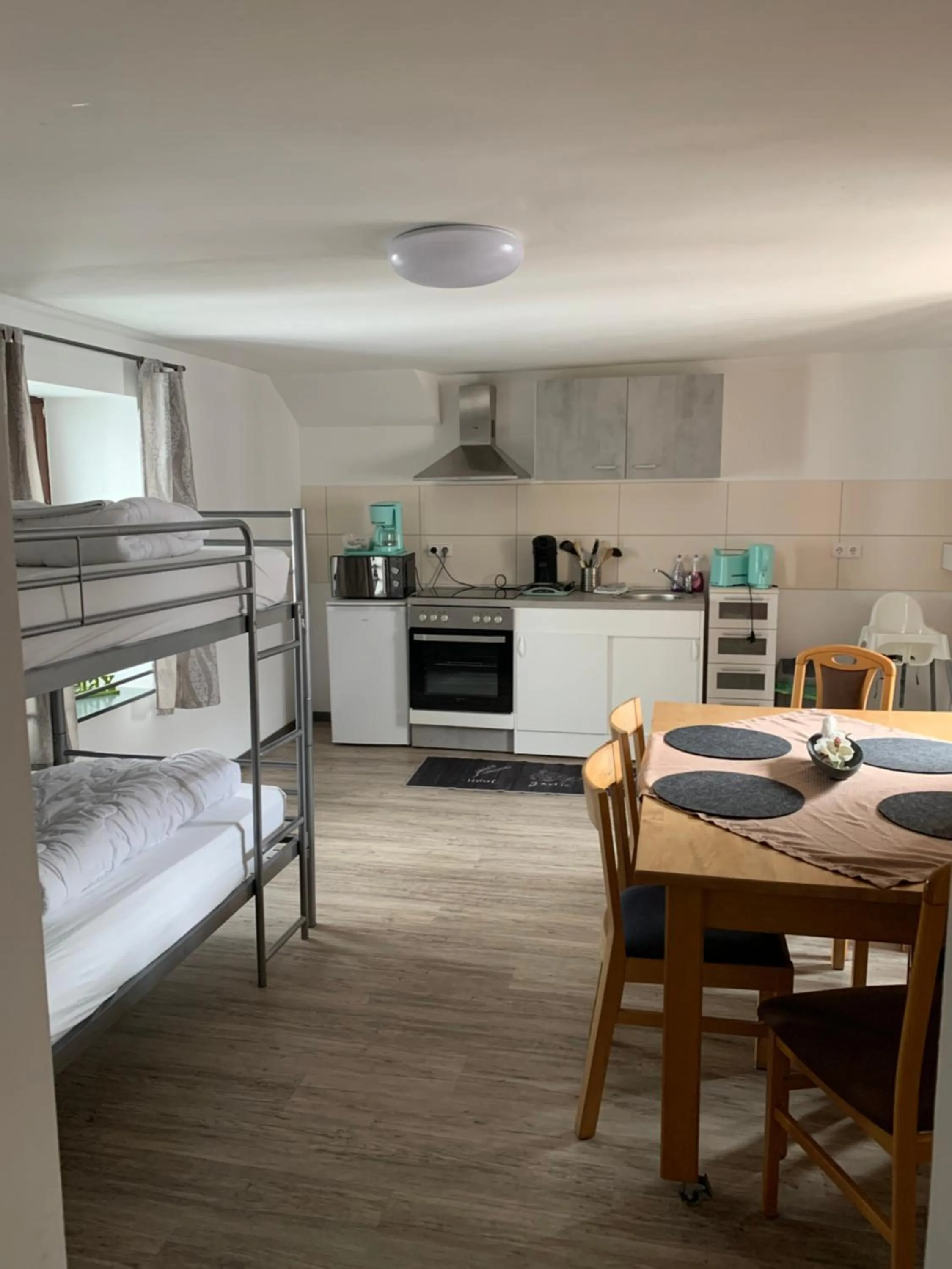 Kitchen or kitchenette, Bed in Hostel am Ostentor