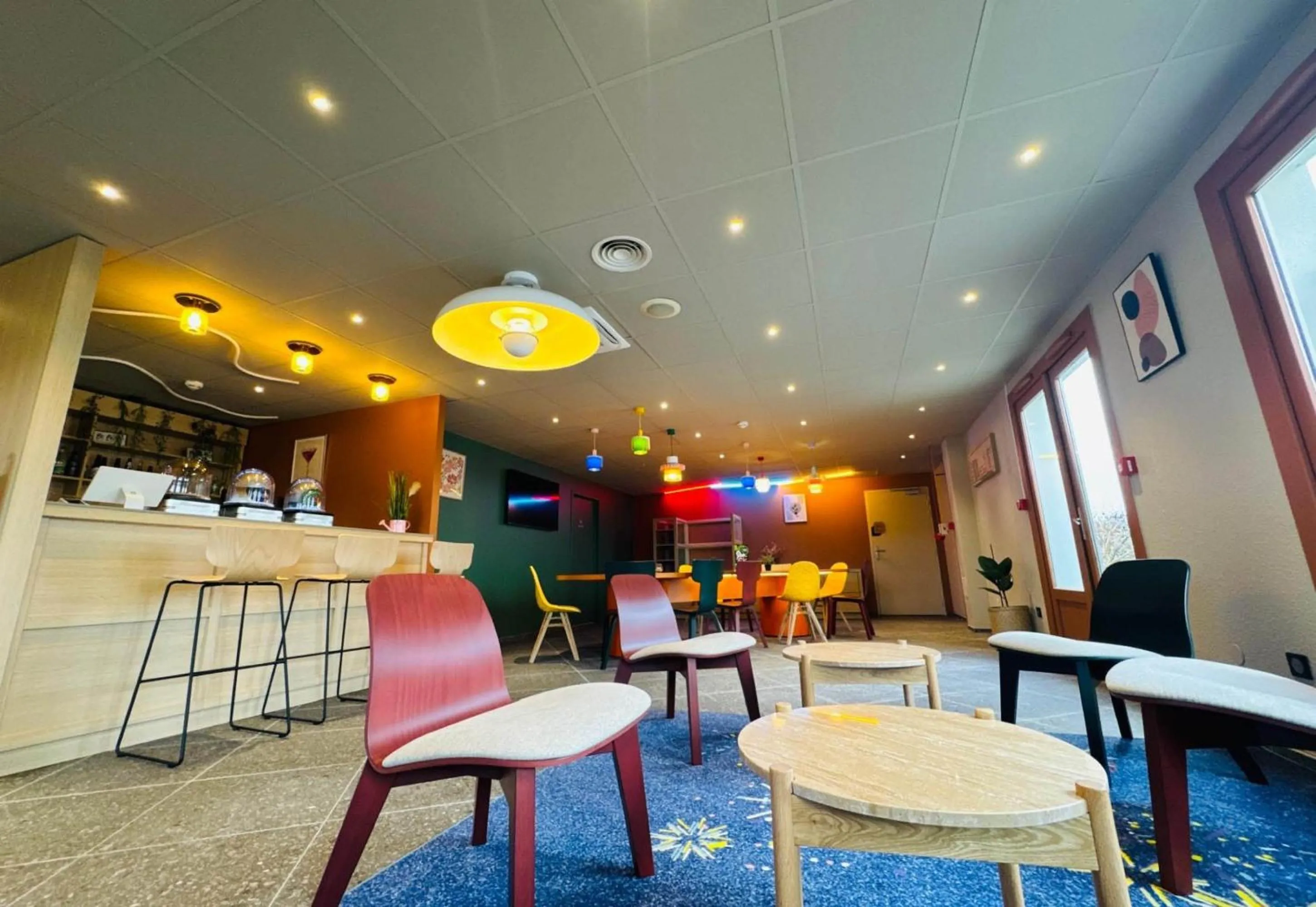 Lounge or bar in B&B HOTEL Saint-Witz Roissy