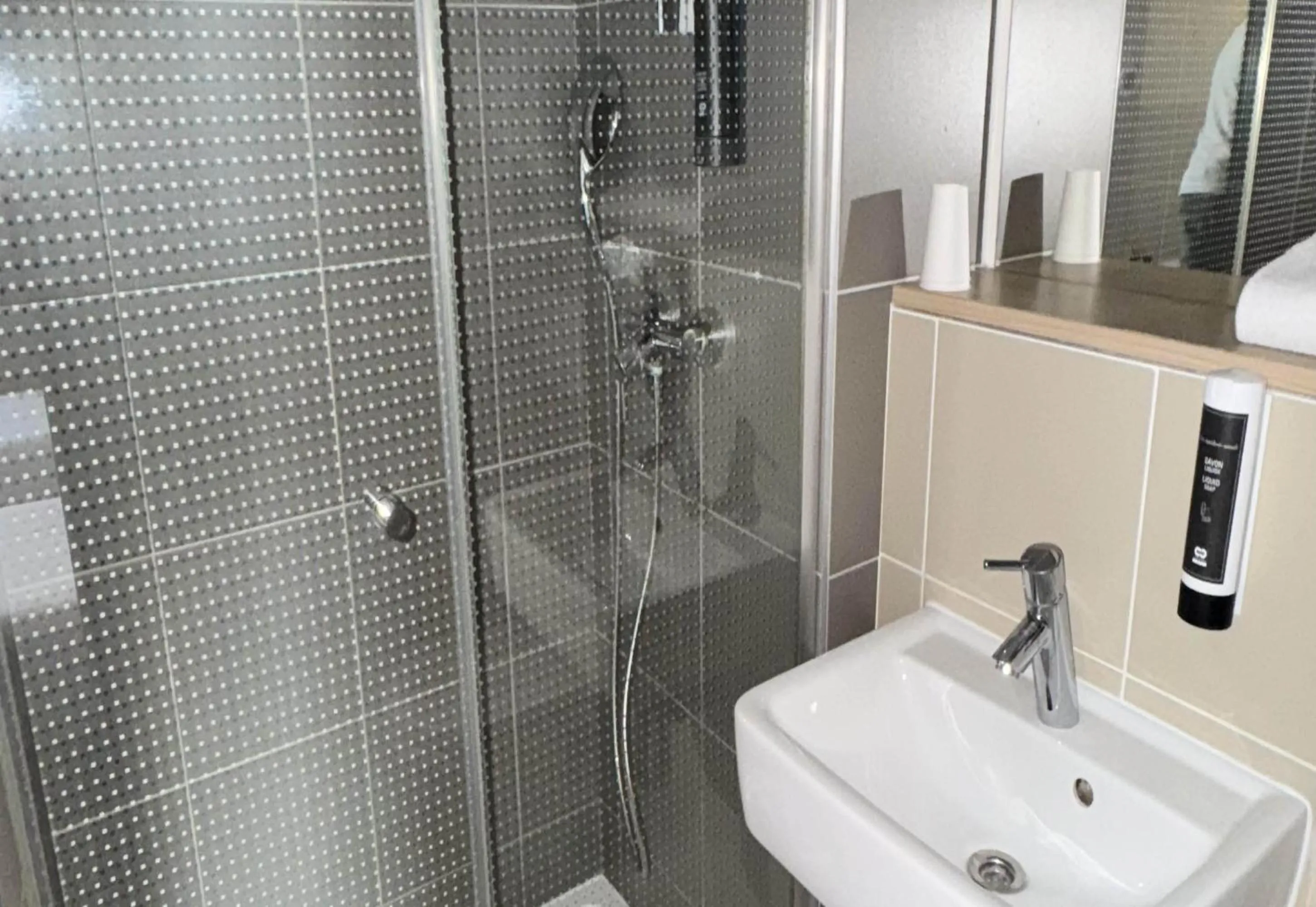 Bathroom in B&B HOTEL Saint-Witz Roissy