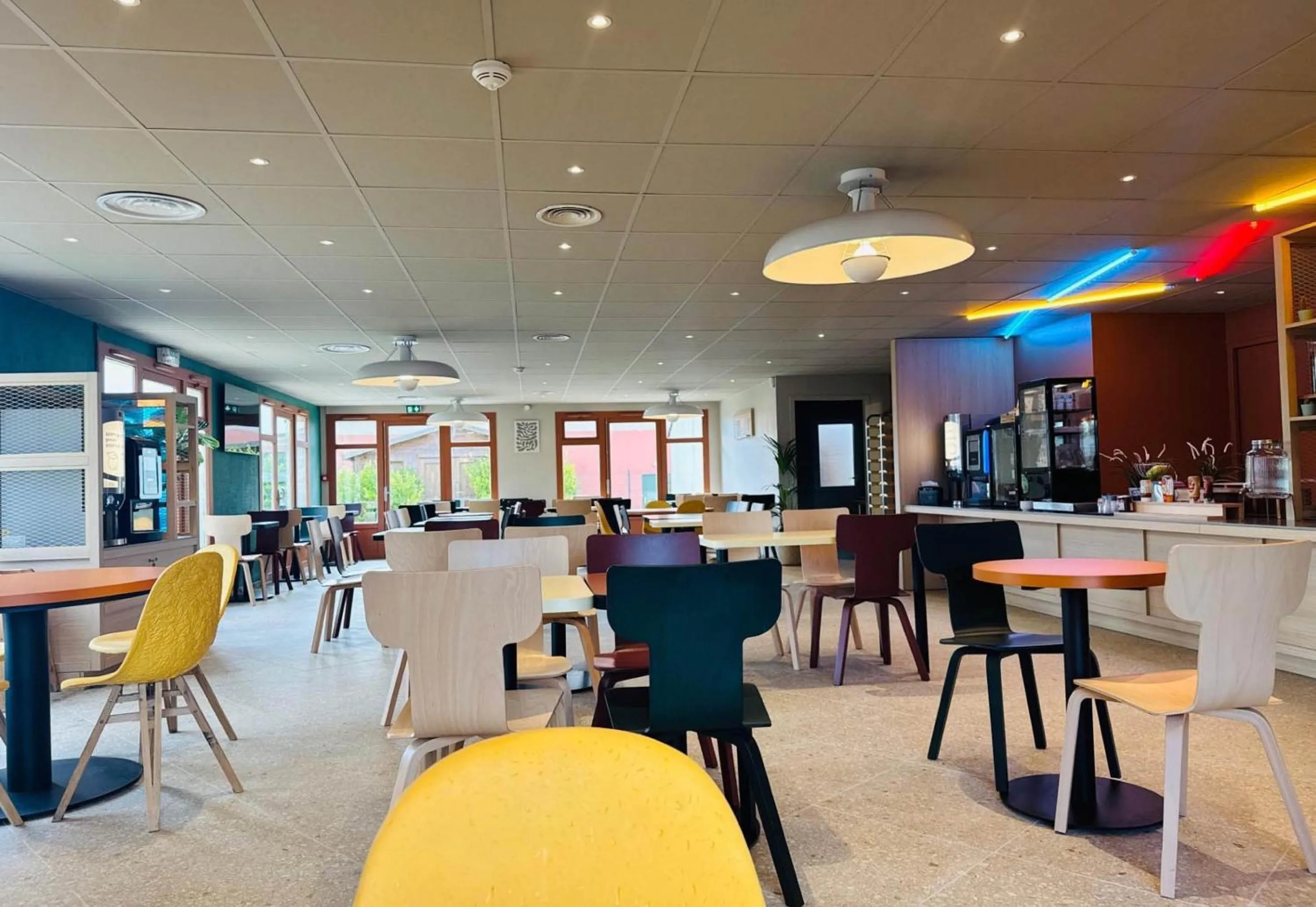 Restaurant/places to eat in B&B HOTEL Saint-Witz Roissy