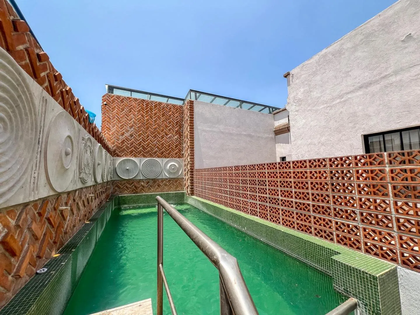 Swimming pool in Mansión E. Borbón