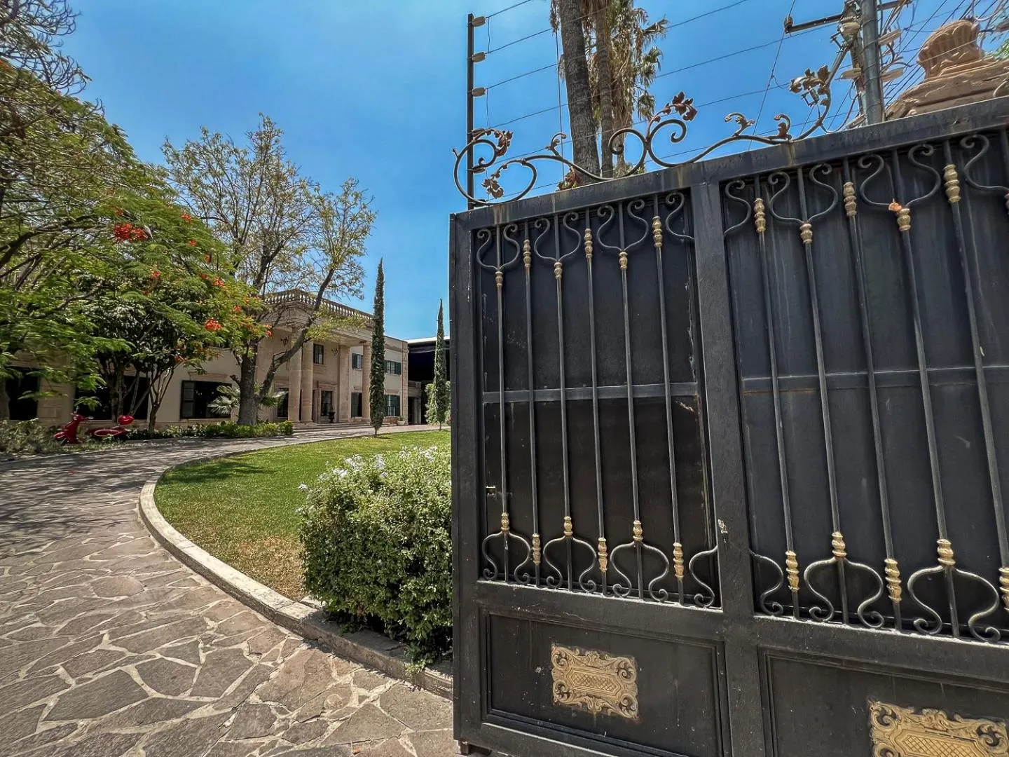 Facade/entrance in Mansión E. Borbón