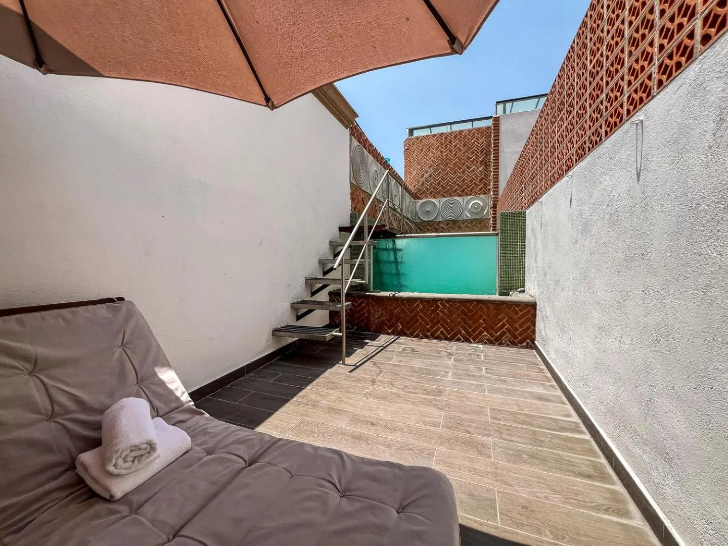 Swimming pool in Mansión E. Borbón