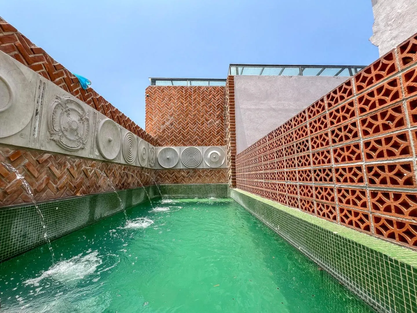 Swimming pool in Mansión E. Borbón