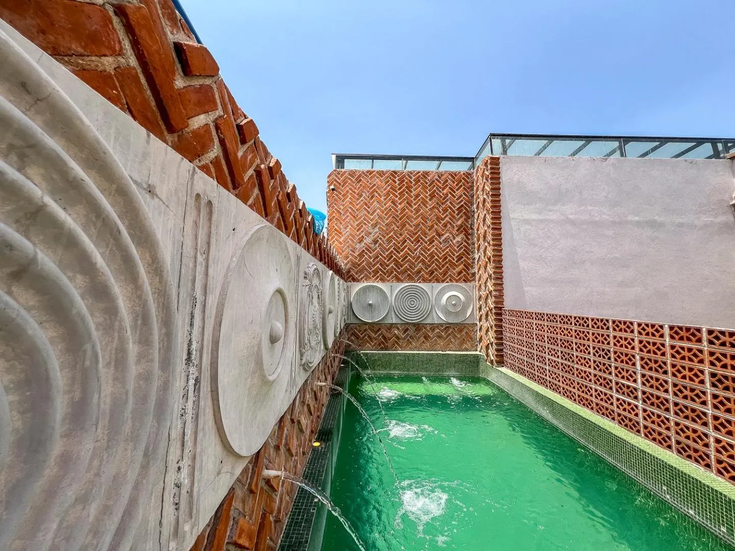 Swimming pool in Mansión E. Borbón