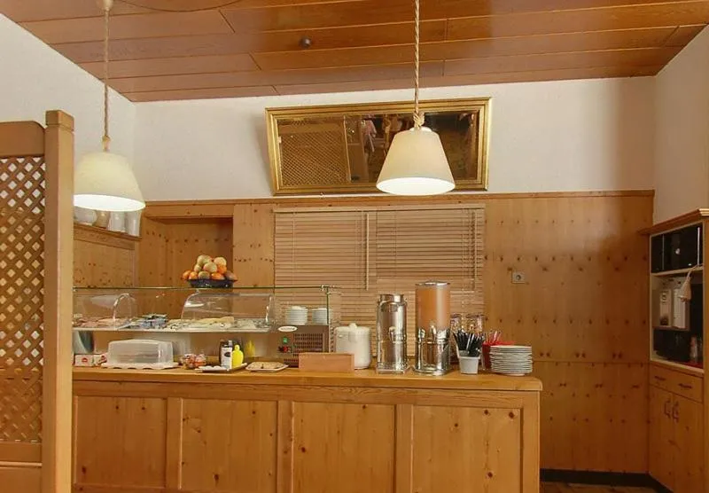 Restaurant/places to eat in Hotel Olympia