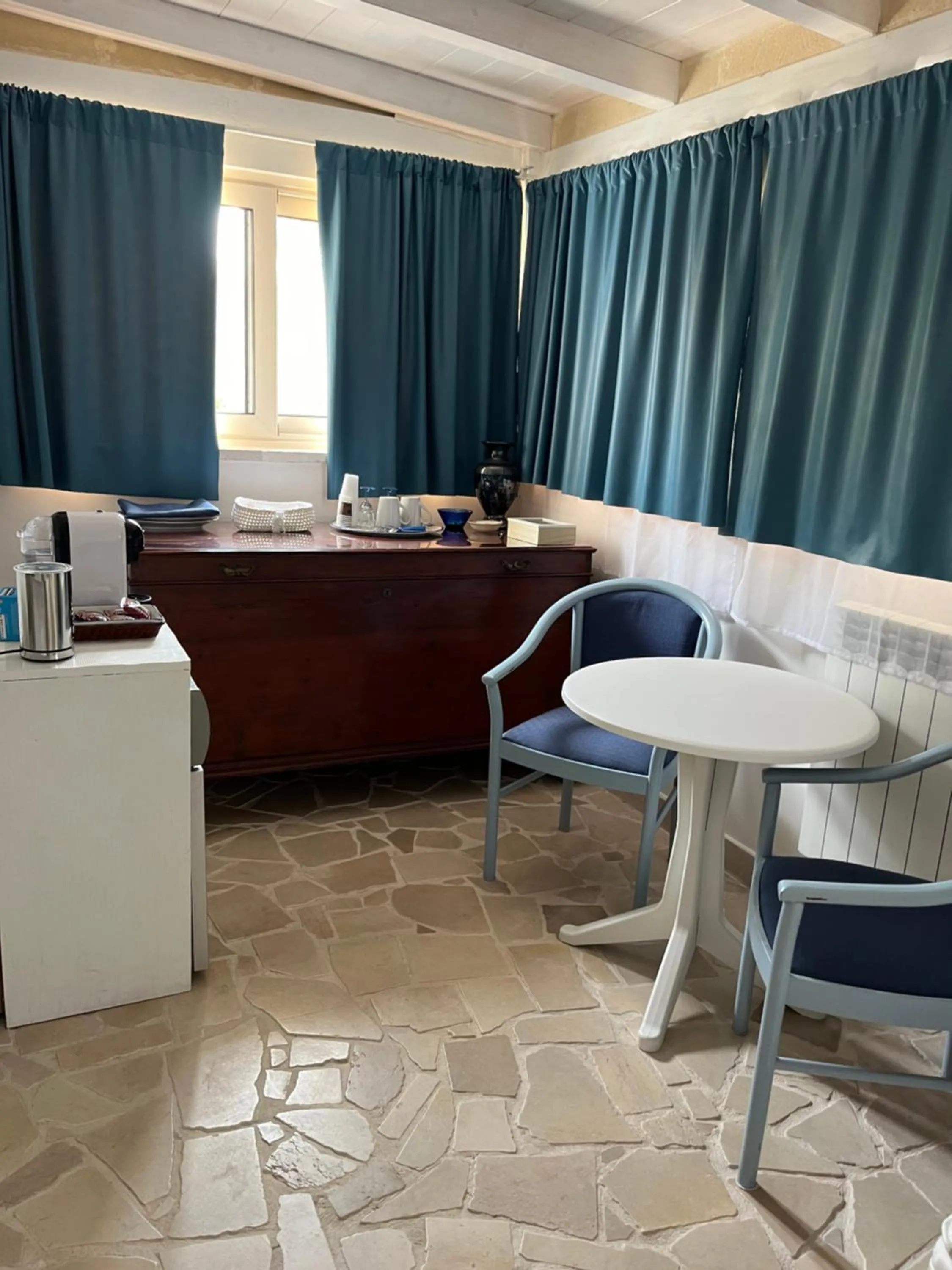 Seating area in B&B Villa Mediterranea with private parking