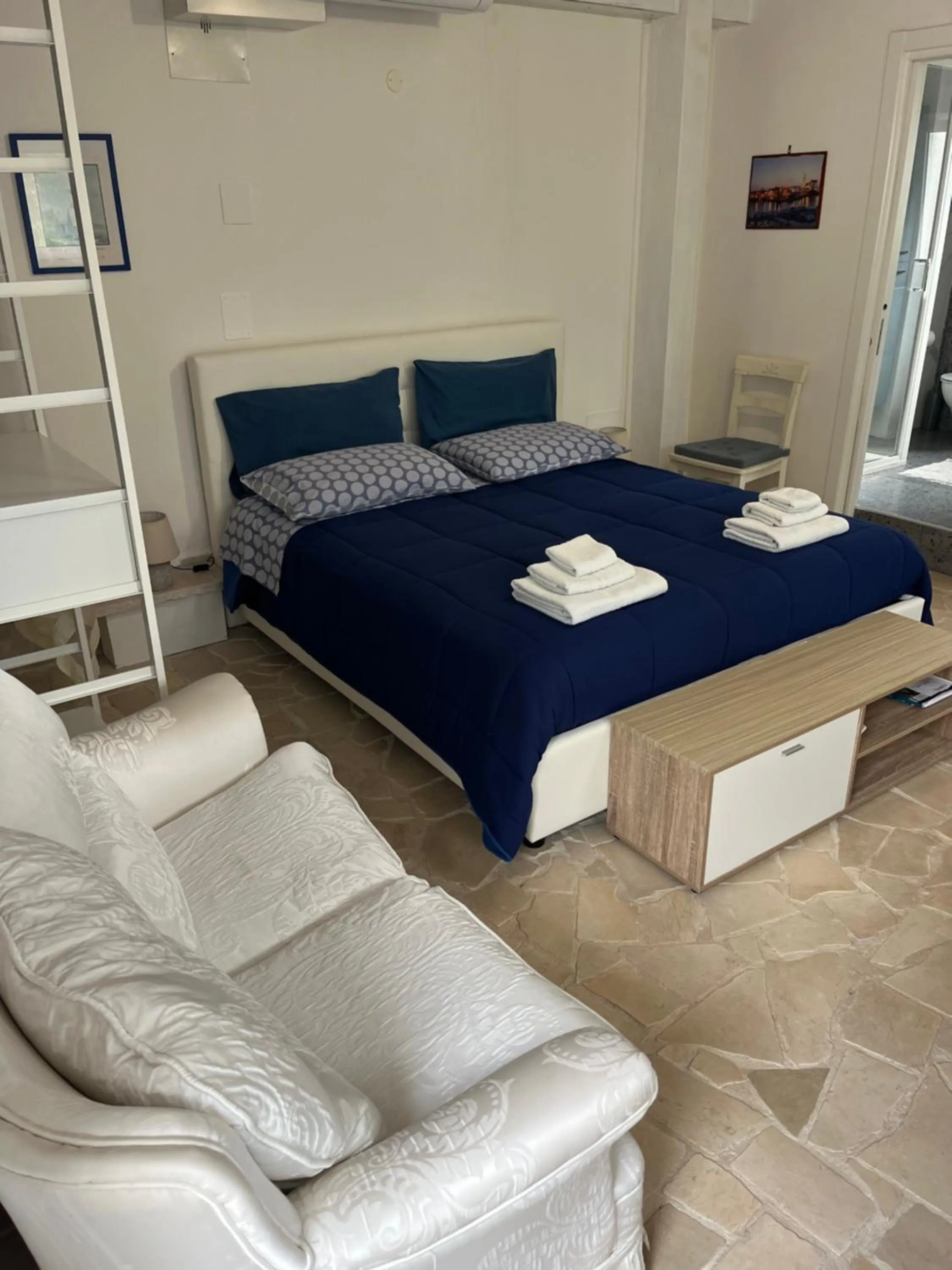 Bed in B&B Villa Mediterranea with private parking