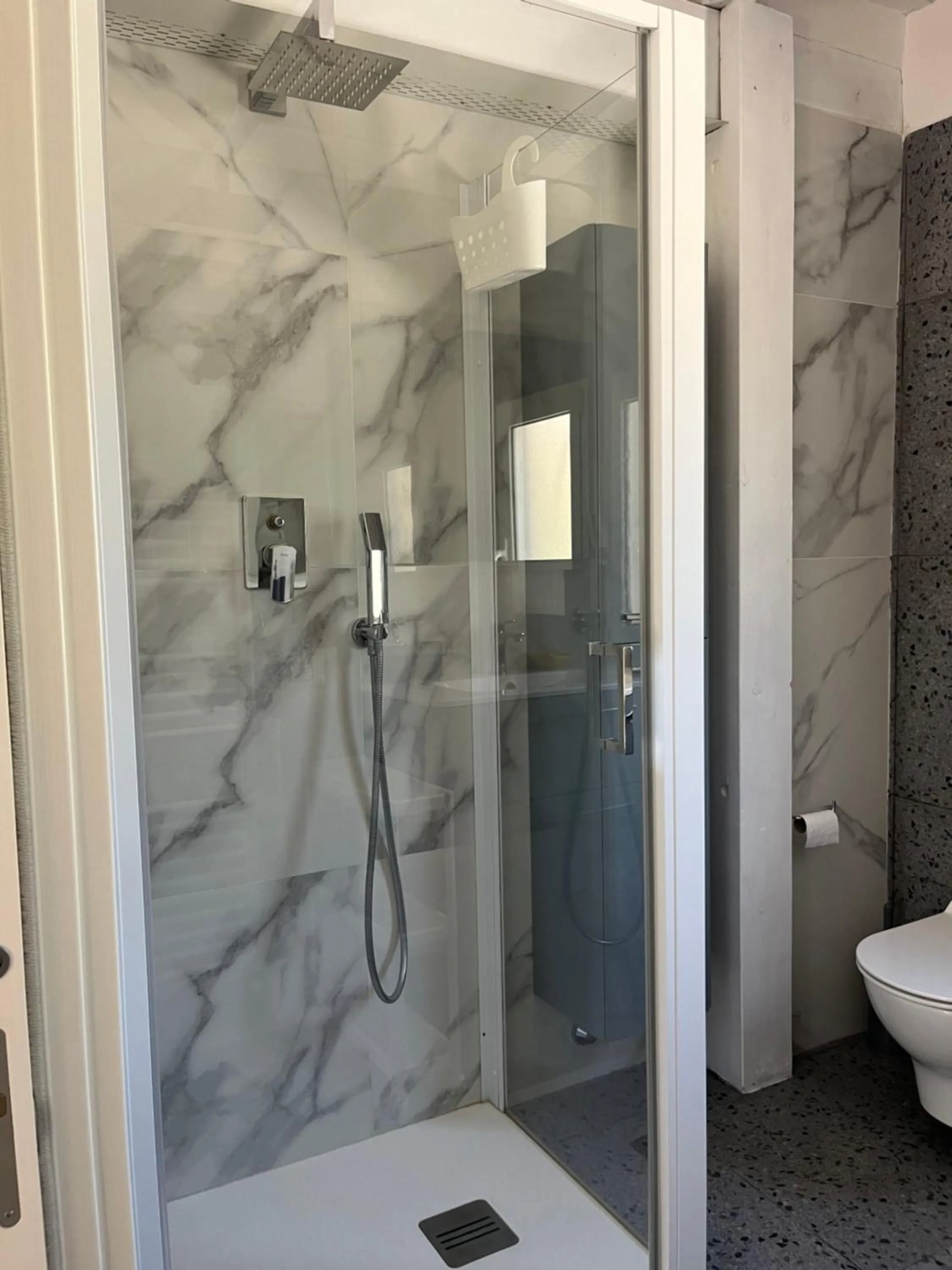 Shower in B&B Villa Mediterranea with private parking