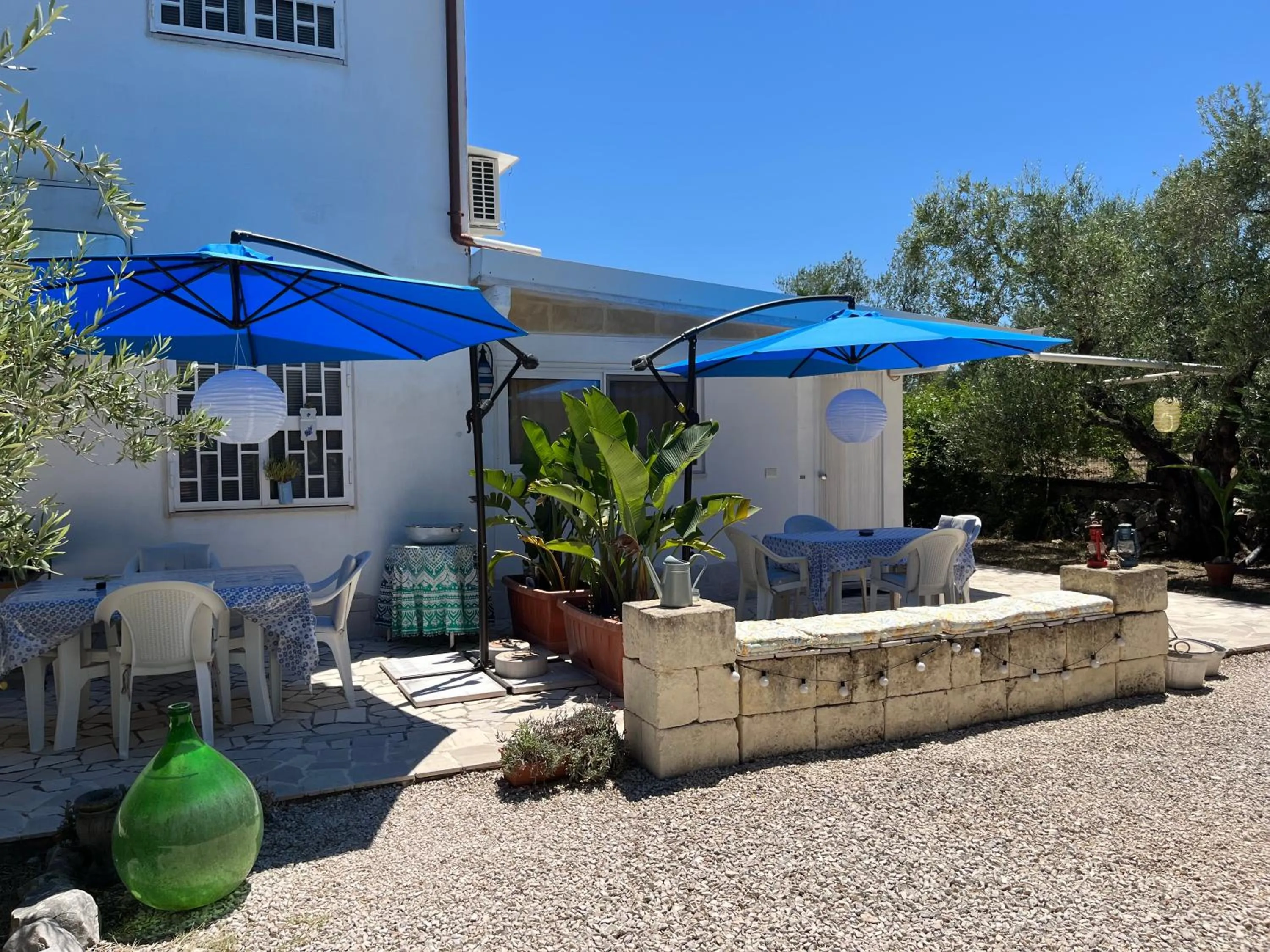 Patio in B&B Villa Mediterranea with private parking