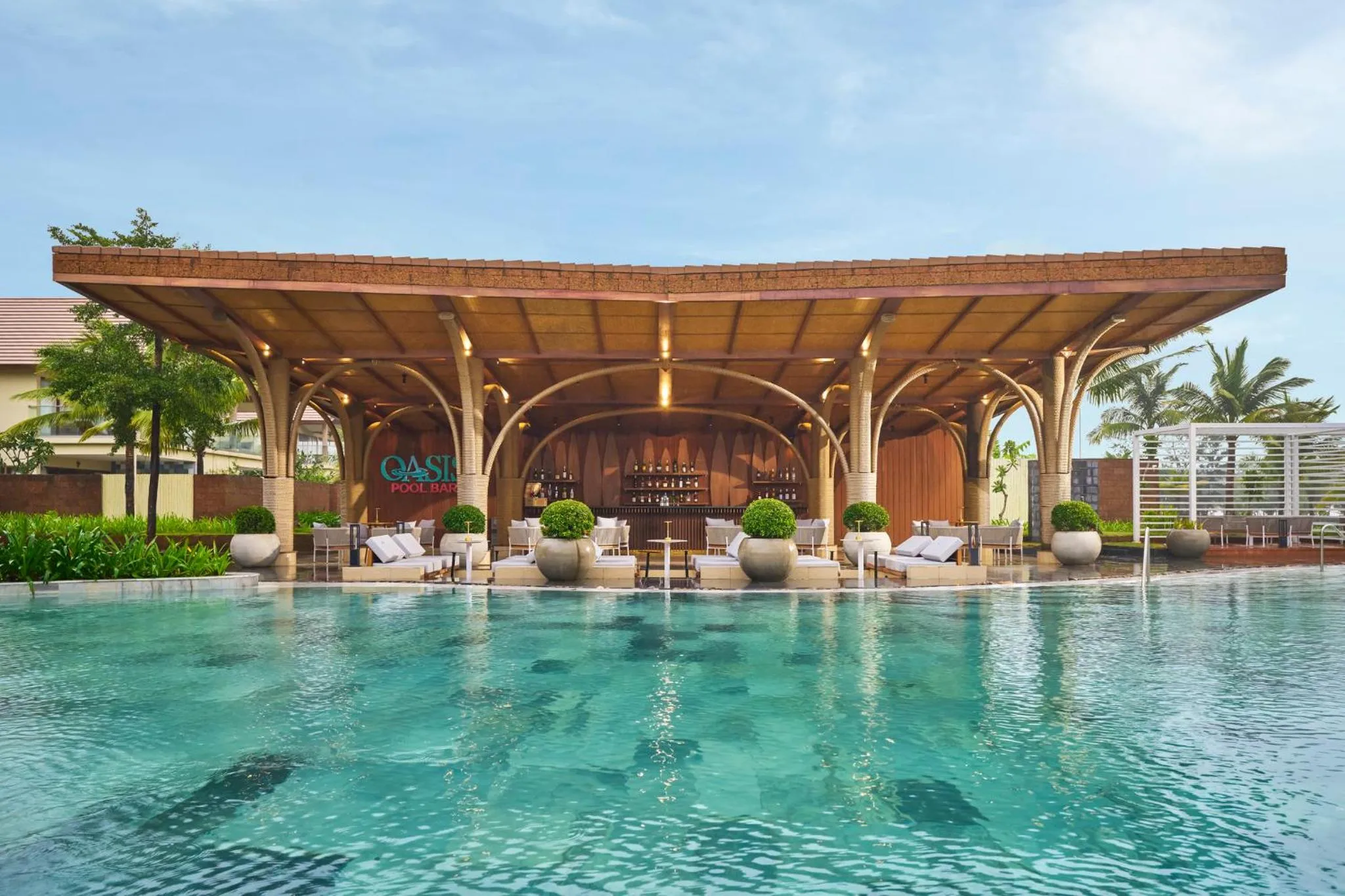 Lounge or bar in voco Quang Binh Resort by IHG