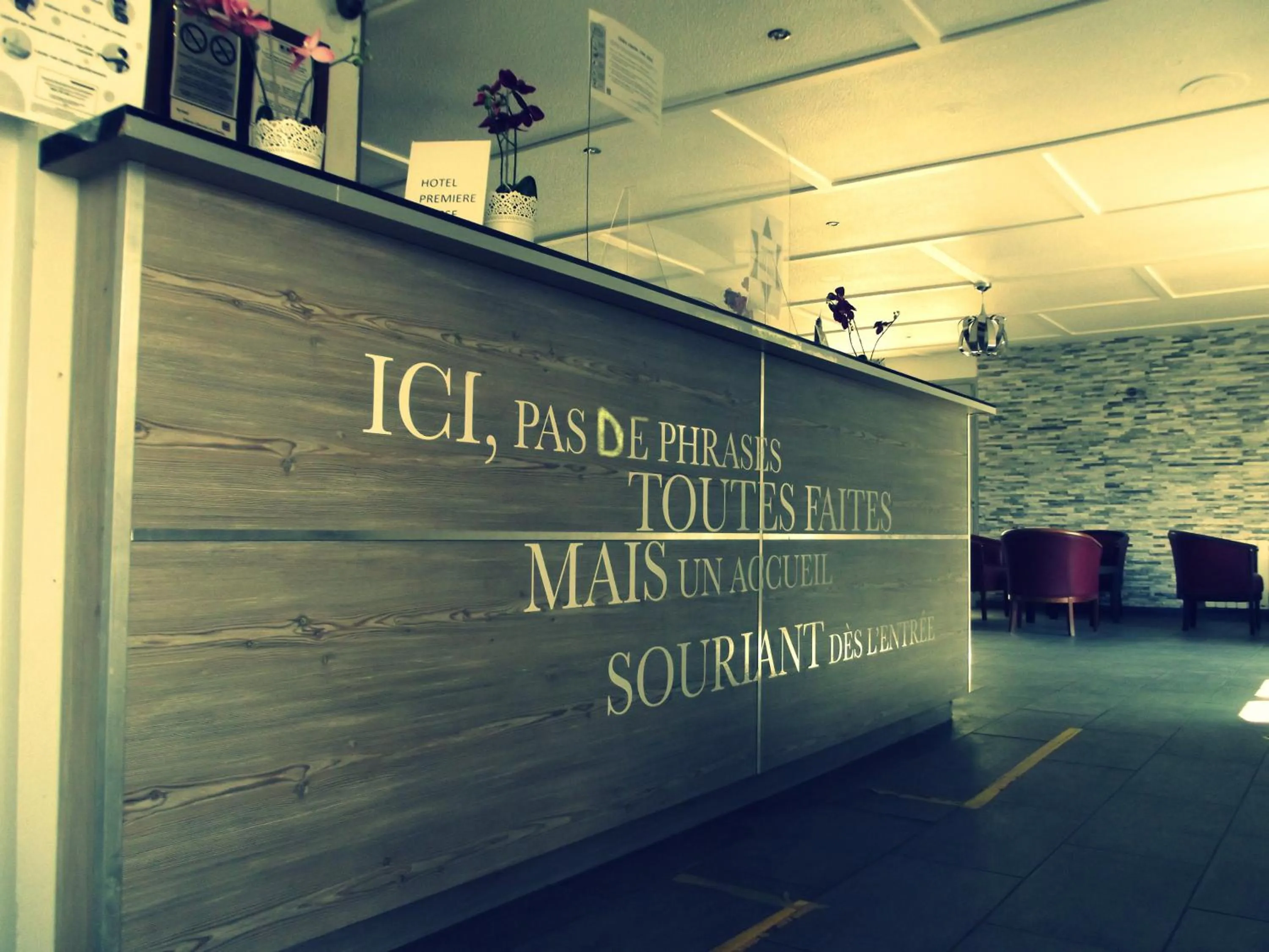 Lobby or reception in Premiere Classe Chantilly Sud Luzarches