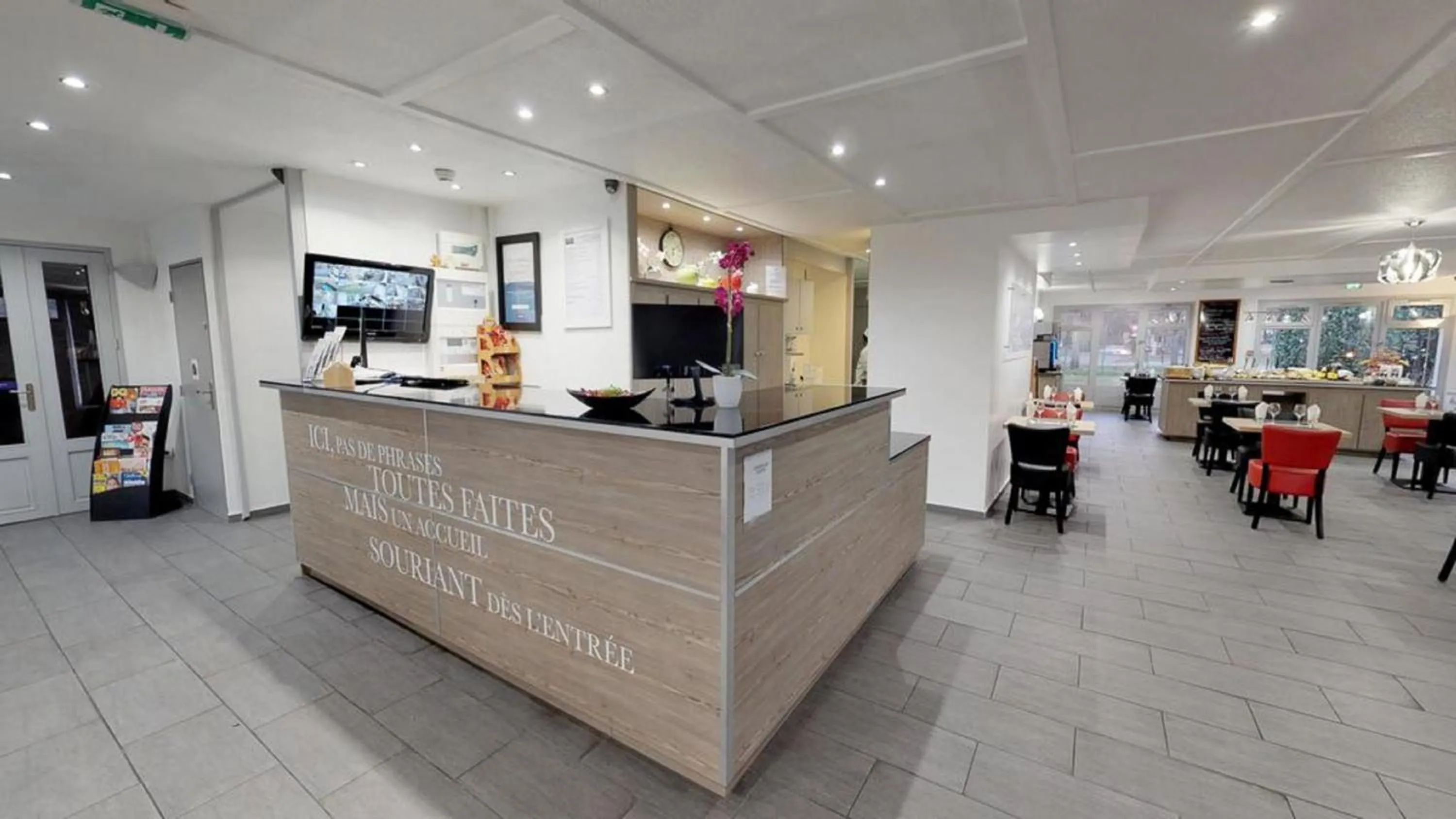 Lobby or reception in Premiere Classe Chantilly Sud Luzarches