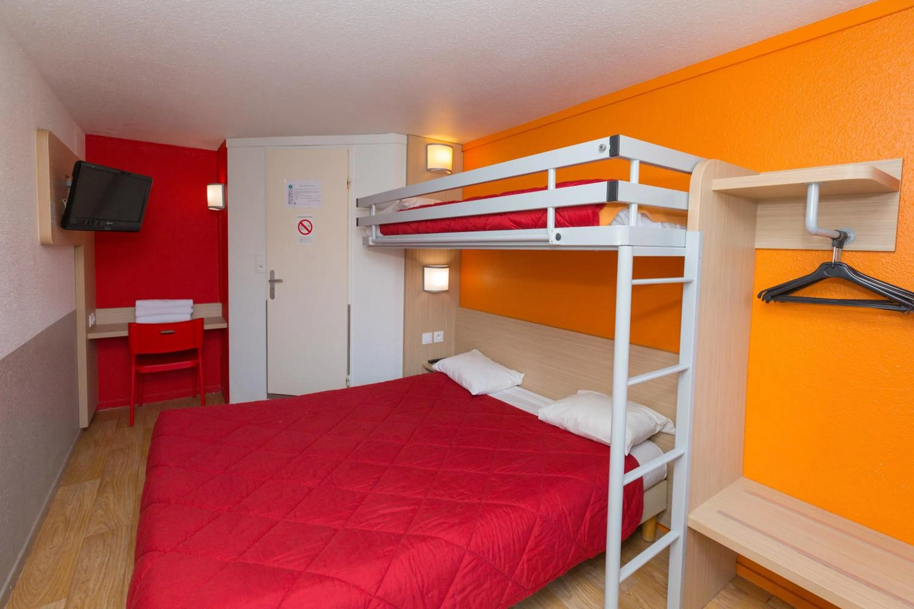 Bed in Premiere Classe Chantilly Sud Luzarches