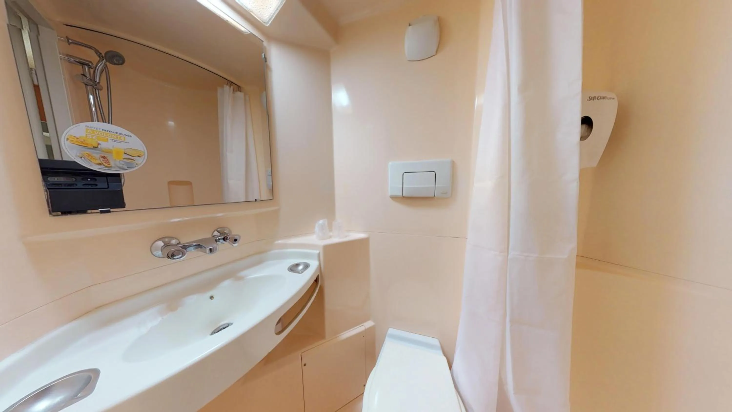Shower in Premiere Classe Chantilly Sud Luzarches