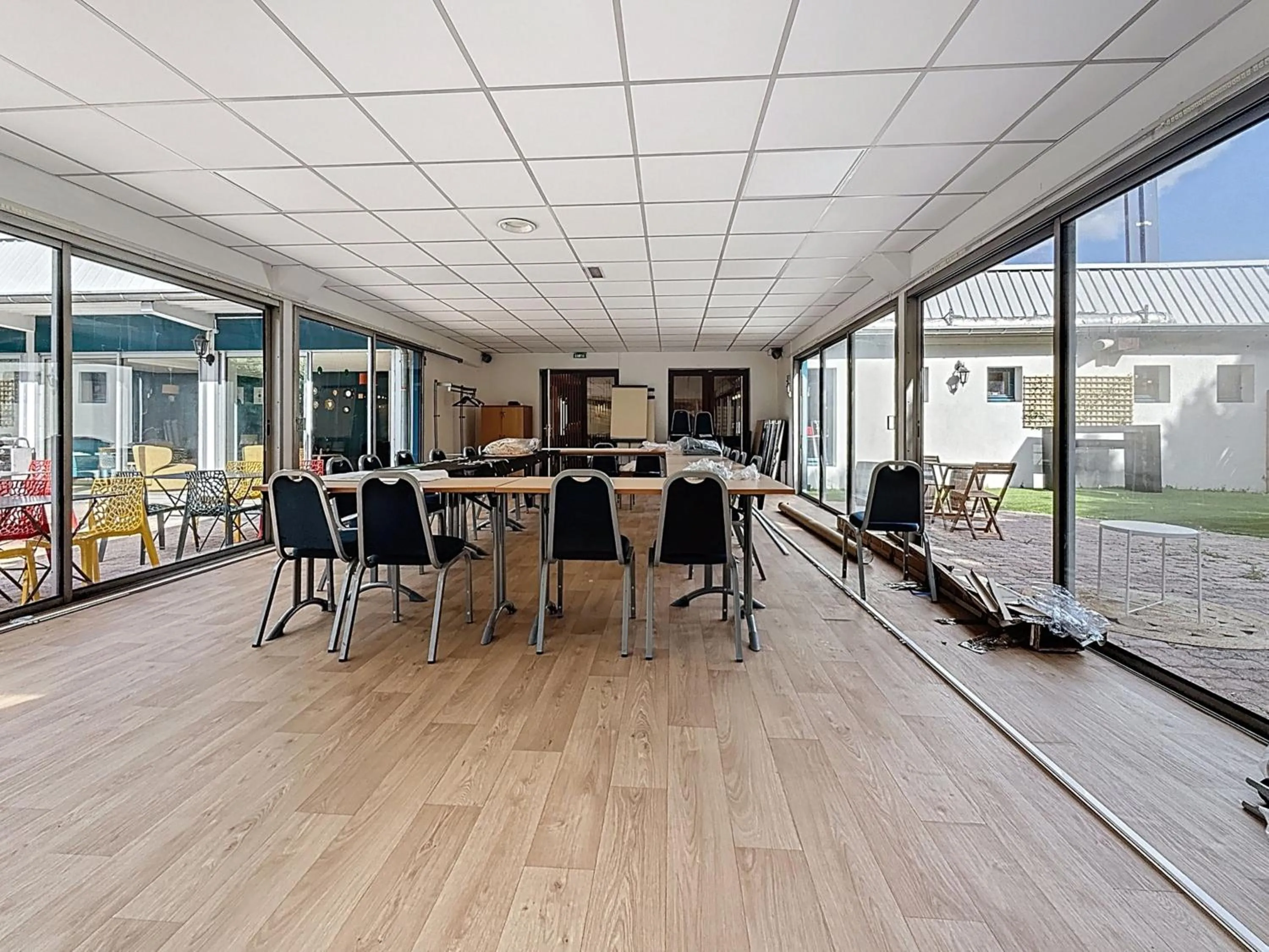 On-site shops in Kyriad Reims Est - Parc Expositions