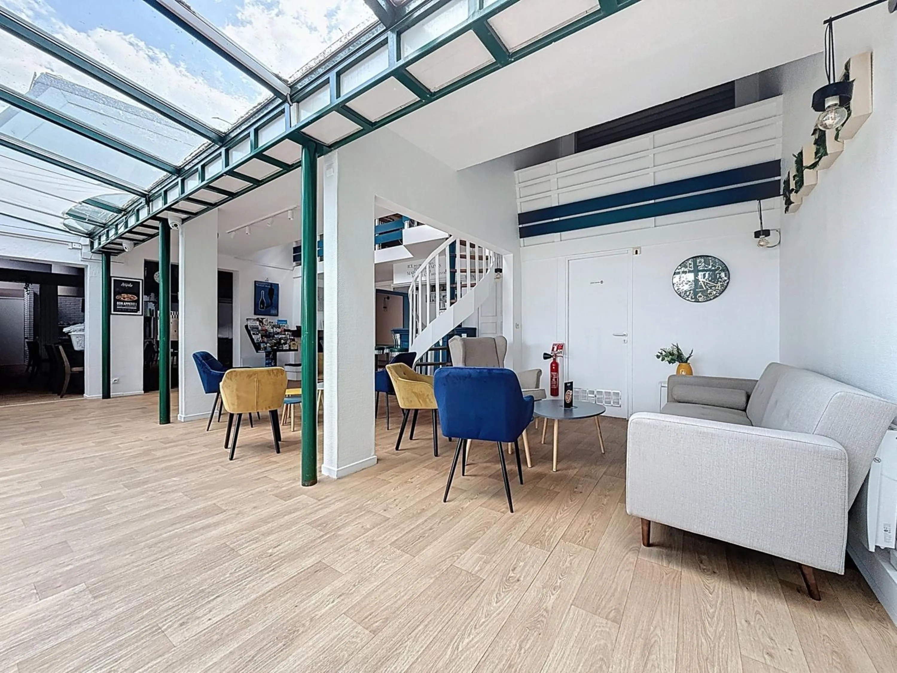 Living room in Kyriad Reims Est - Parc Expositions