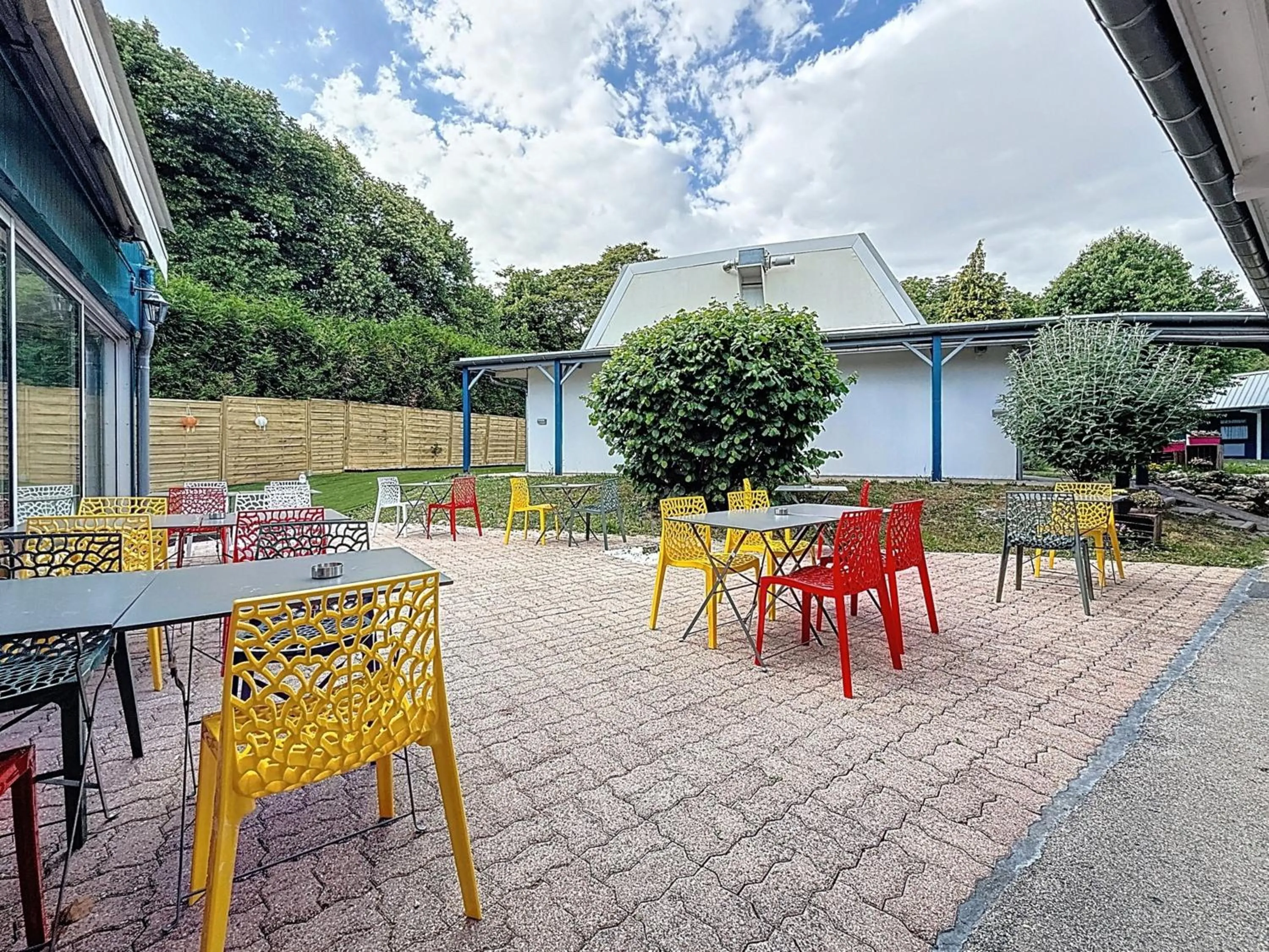 Patio in Kyriad Reims Est - Parc Expositions