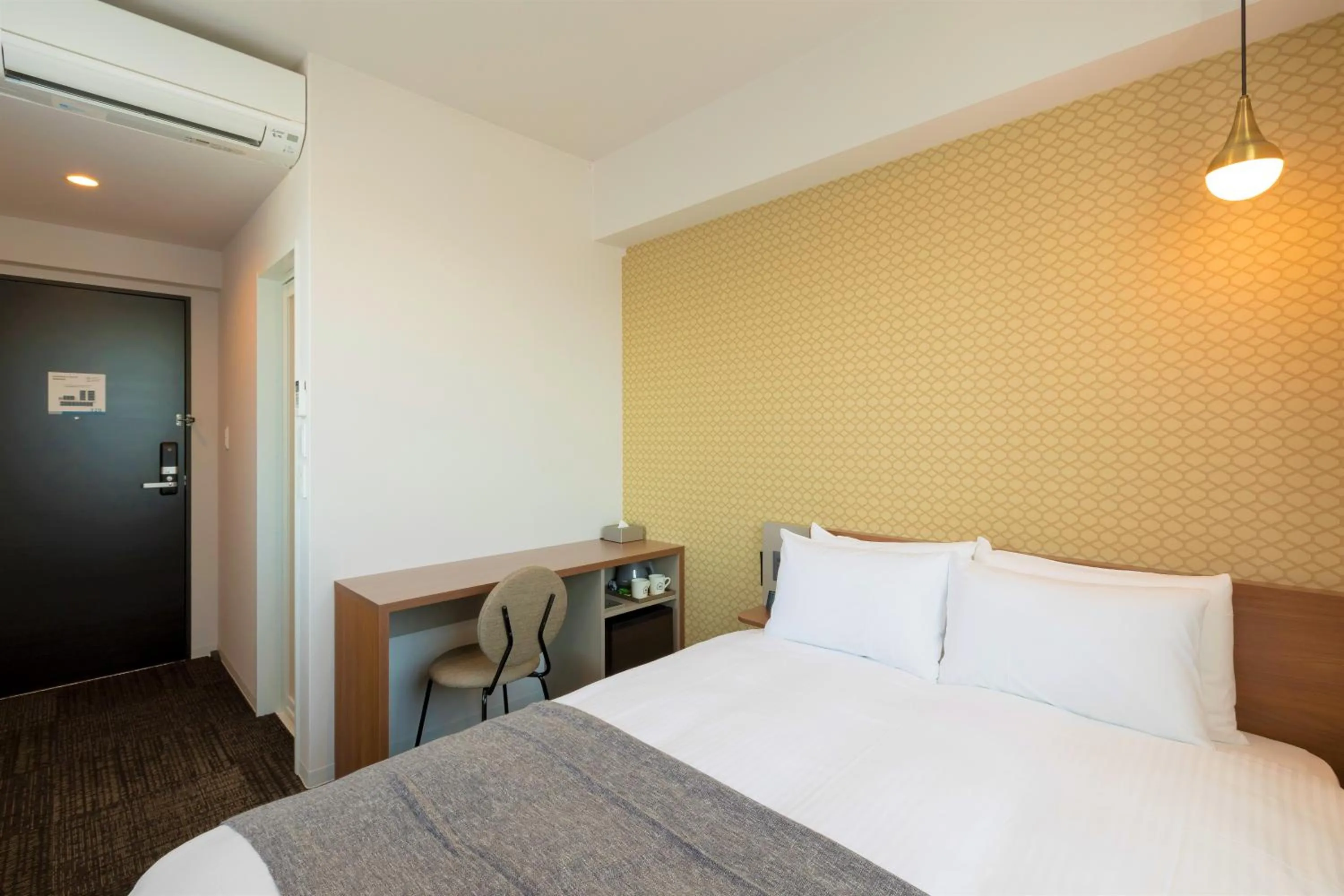 Photo of the whole room, Bed in M's Hotel Kyoto Station Taruya