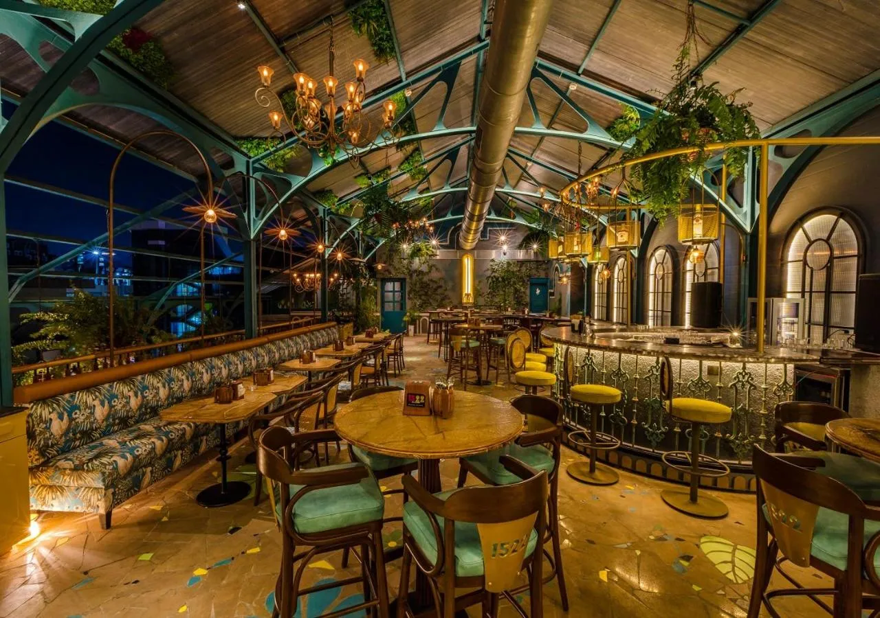 Lounge or bar in Goldfinch Hotel Mumbai