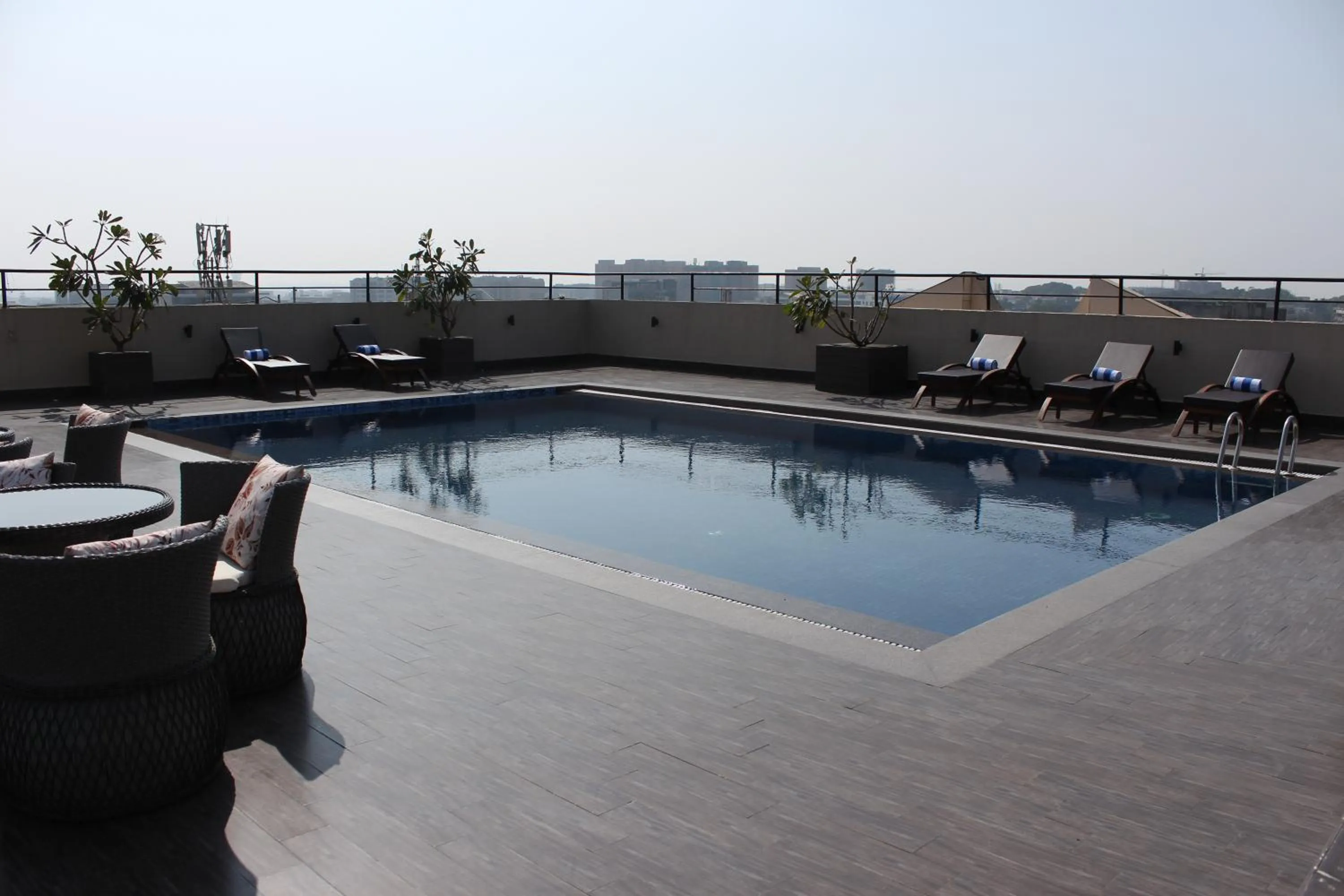 Swimming pool in Goldfinch Hotel Mumbai
