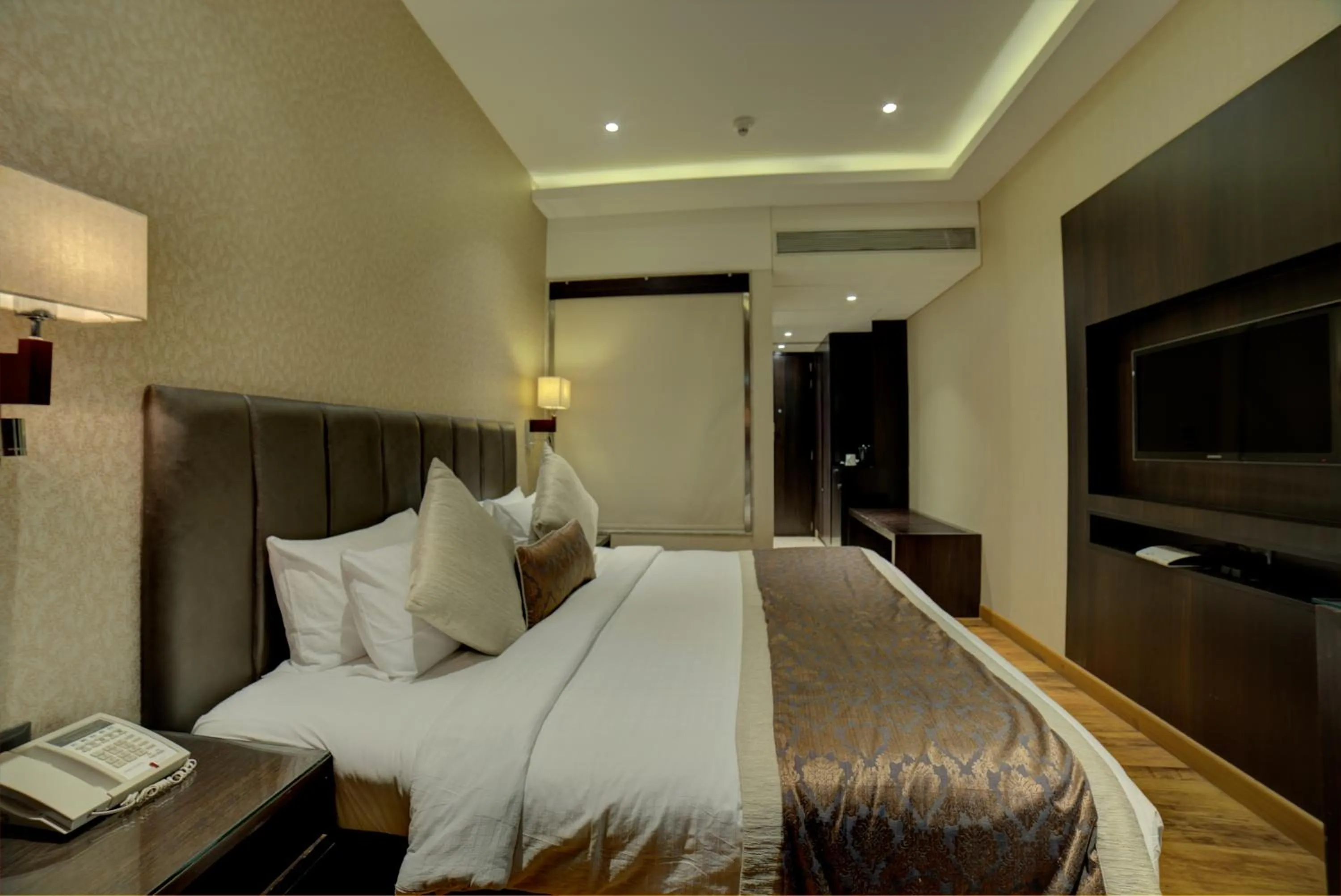 Bedroom, Bed in Goldfinch Hotel Mumbai