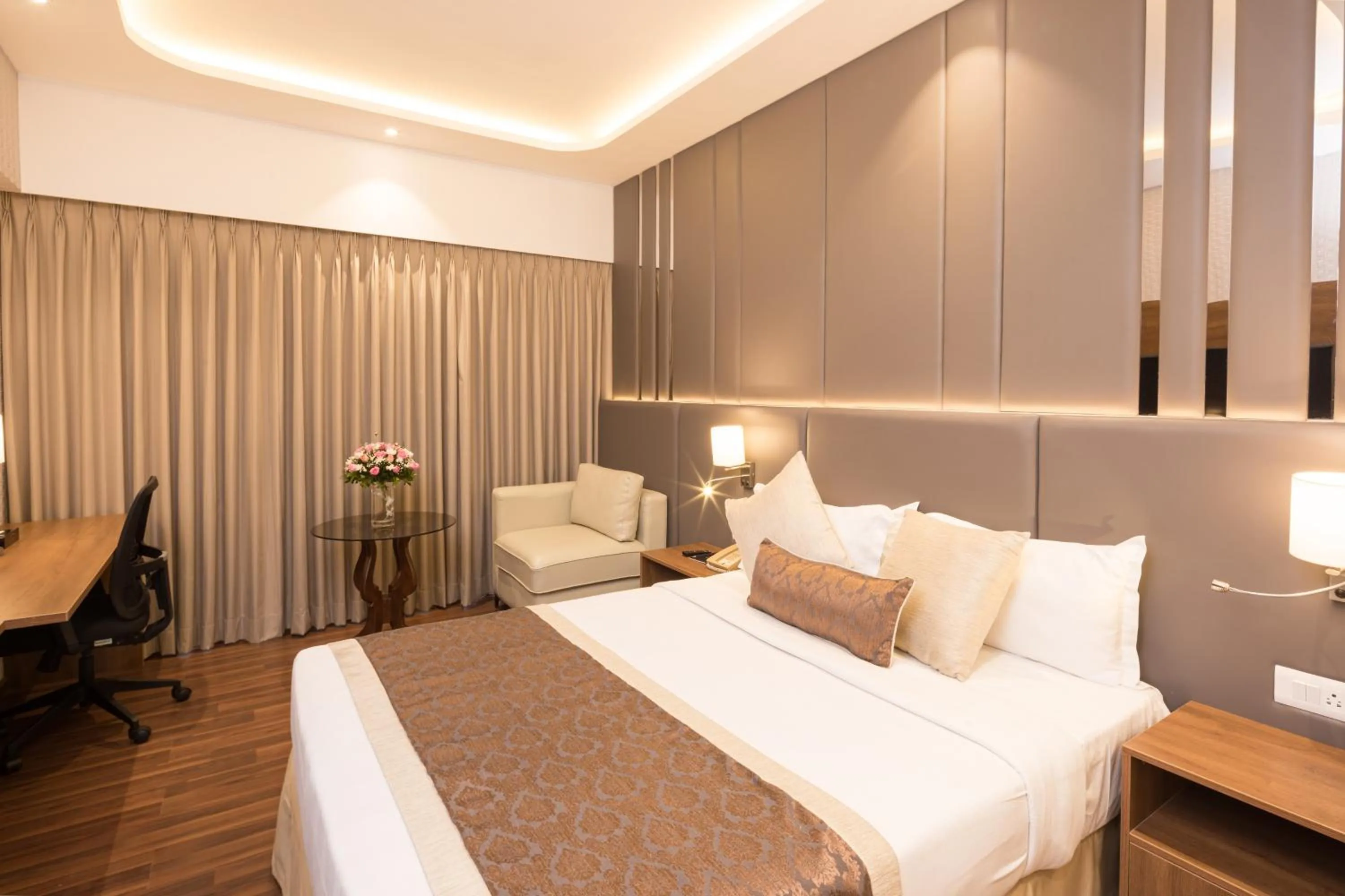 Photo of the whole room, Bed in Goldfinch Hotel Mumbai