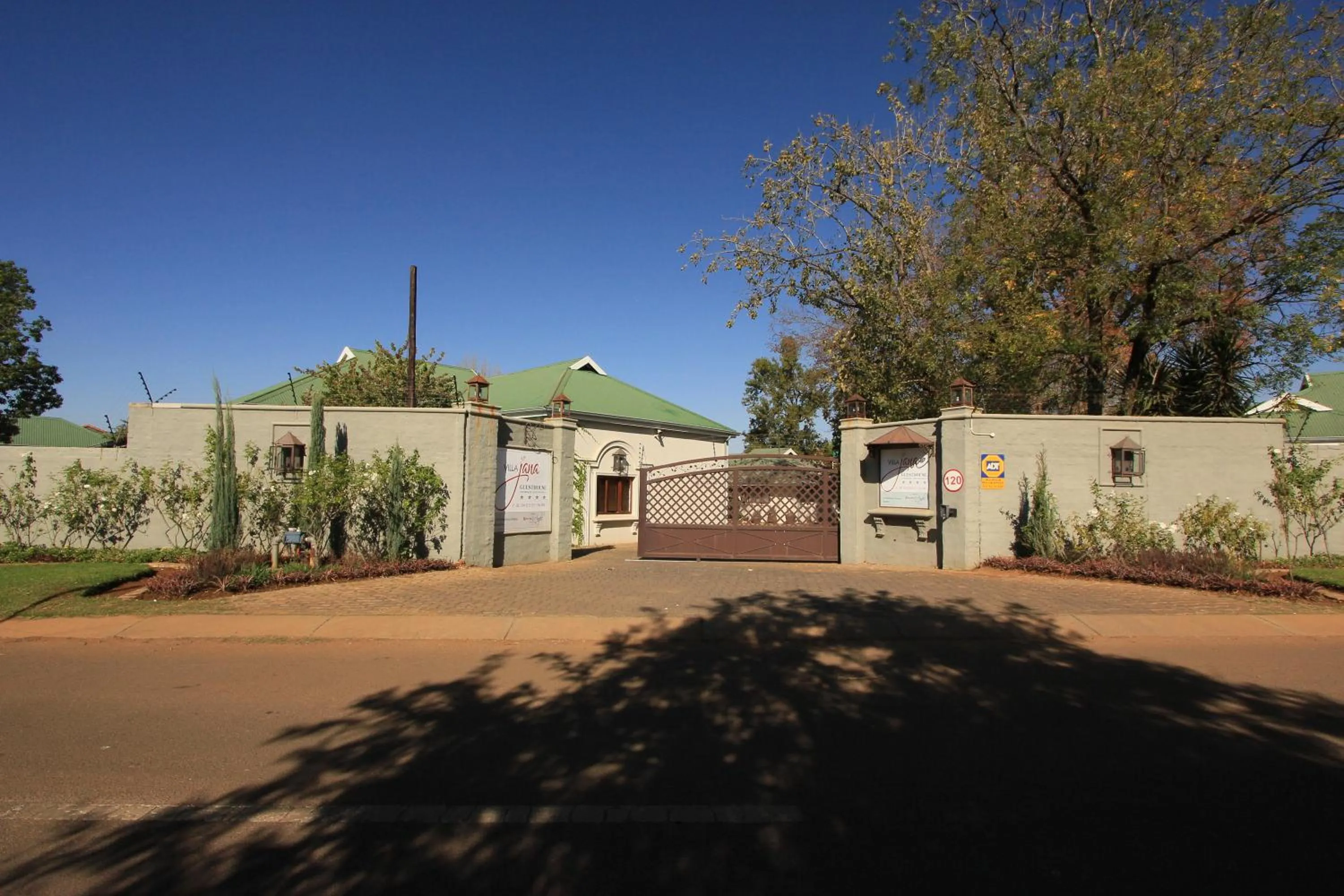 Facade/entrance in Villa Jana Guesthouse