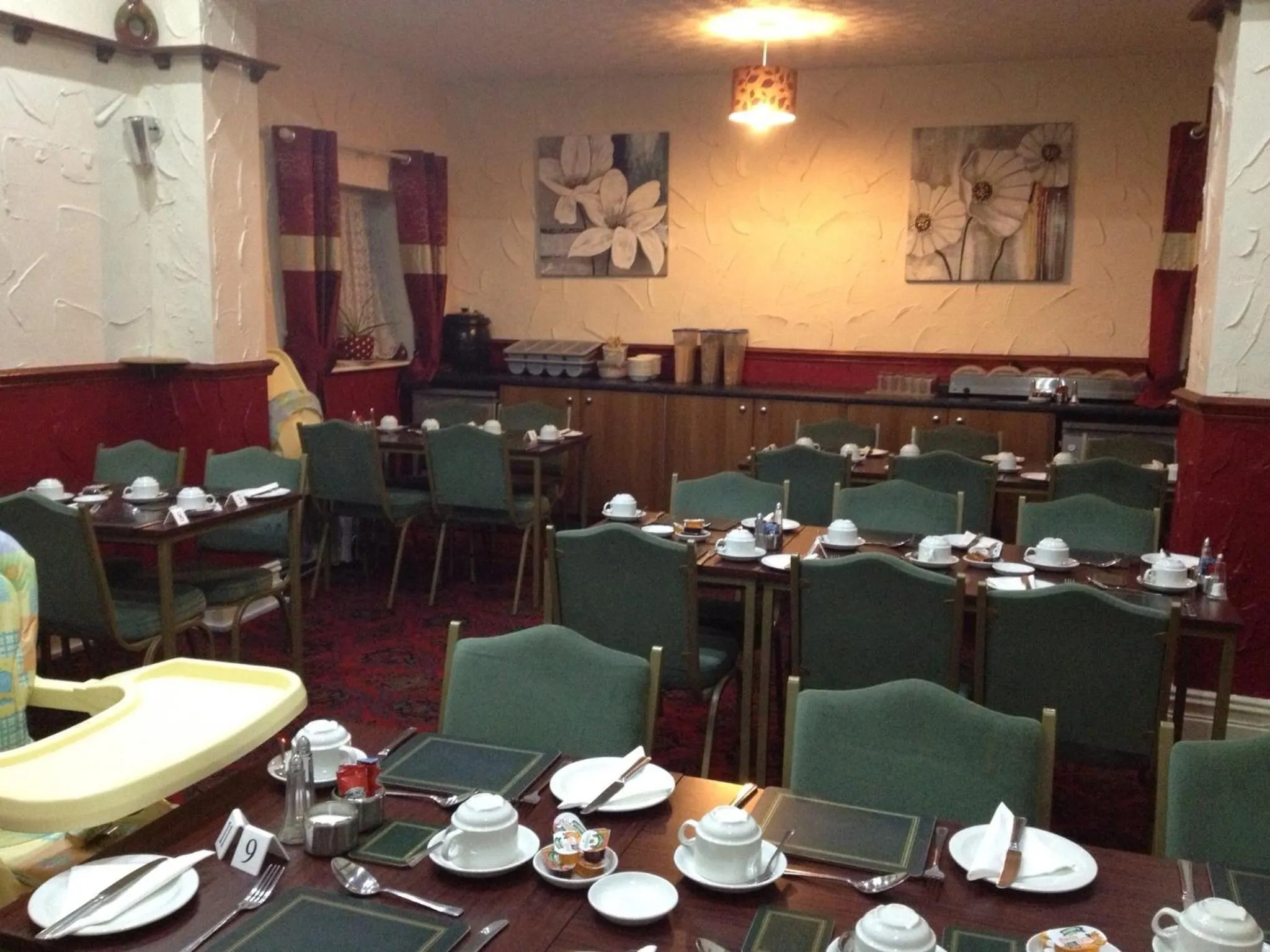 Restaurant/places to eat in Hilbre Hotel