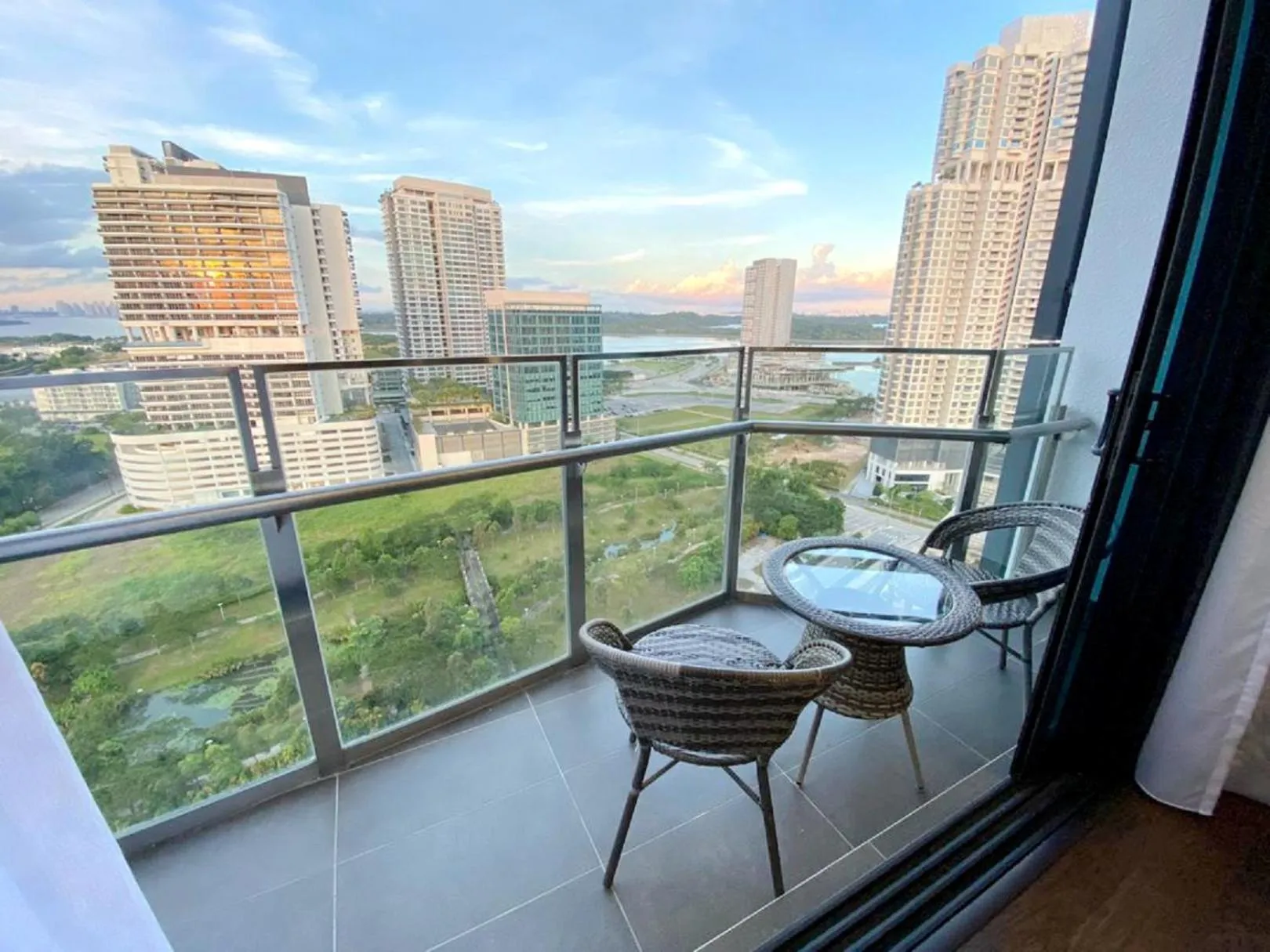 Almas Suites Puteri Harbour