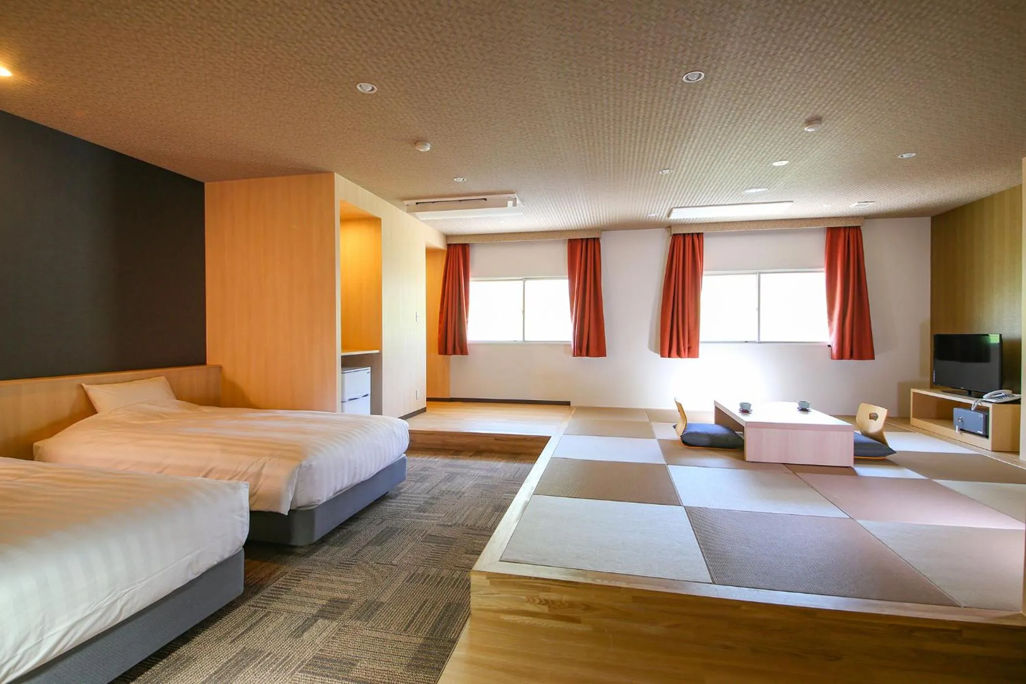 Bed in Ooedo Onsen Monogatari Hotel Suiyotei