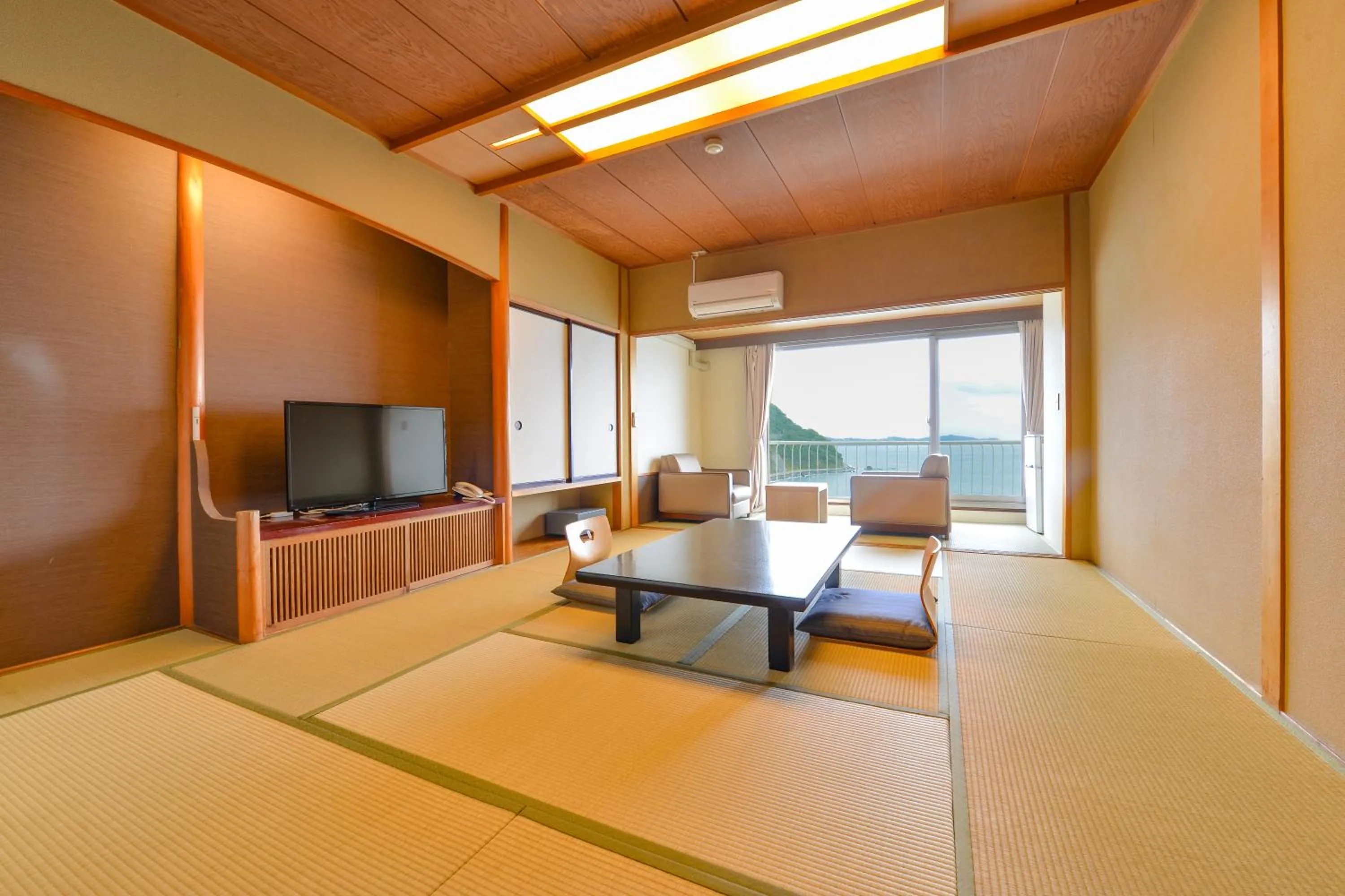 Photo of the whole room, Bed in Ooedo Onsen Monogatari Hotel Suiyotei