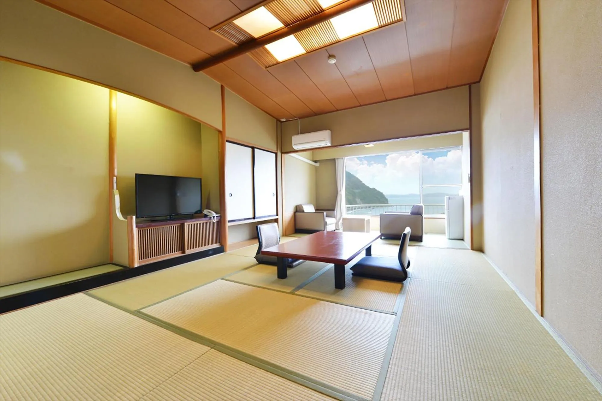 Photo of the whole room, Bed in Ooedo Onsen Monogatari Hotel Suiyotei