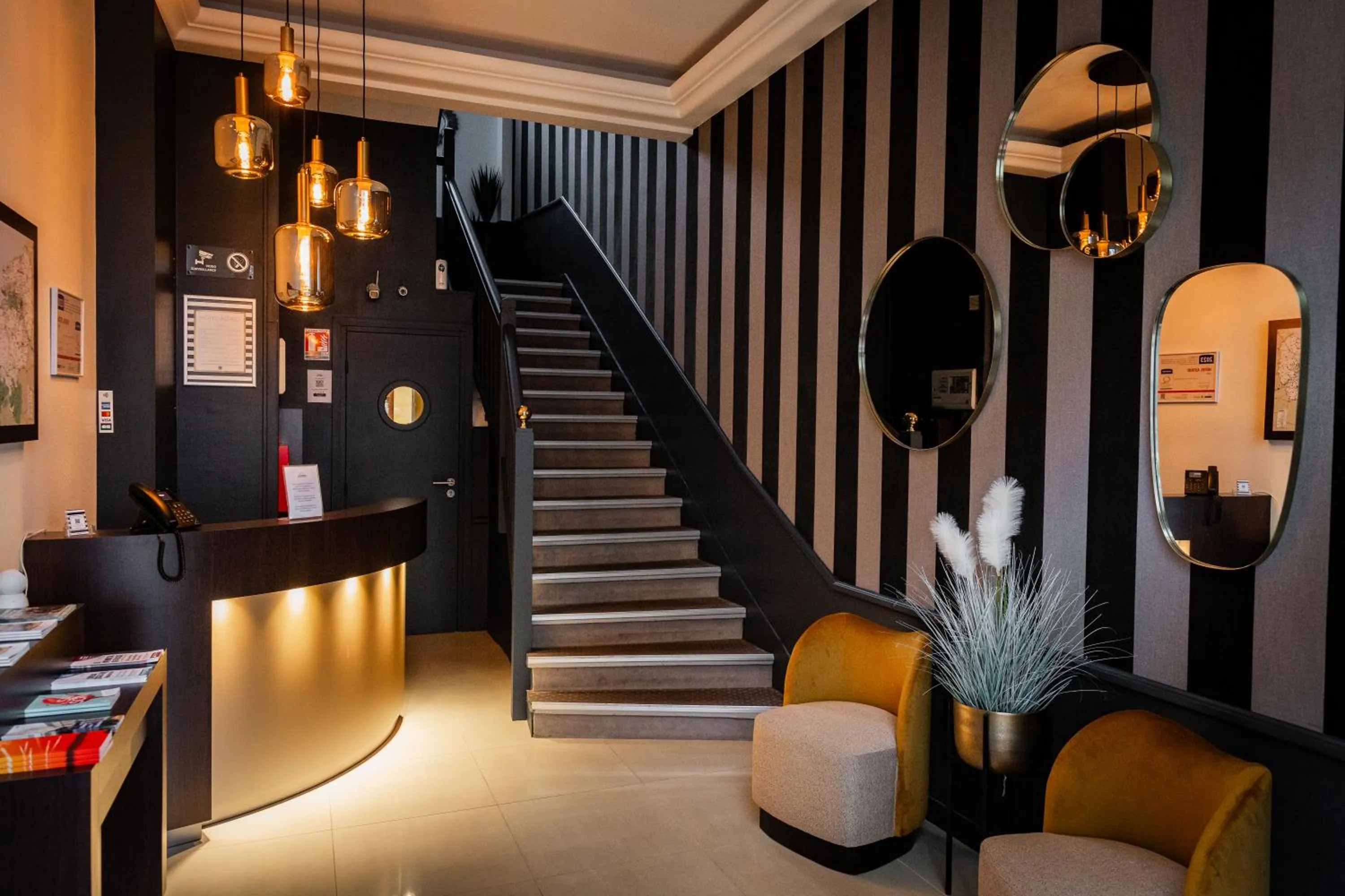 Lobby or reception in Hotel Astrid Caen centre