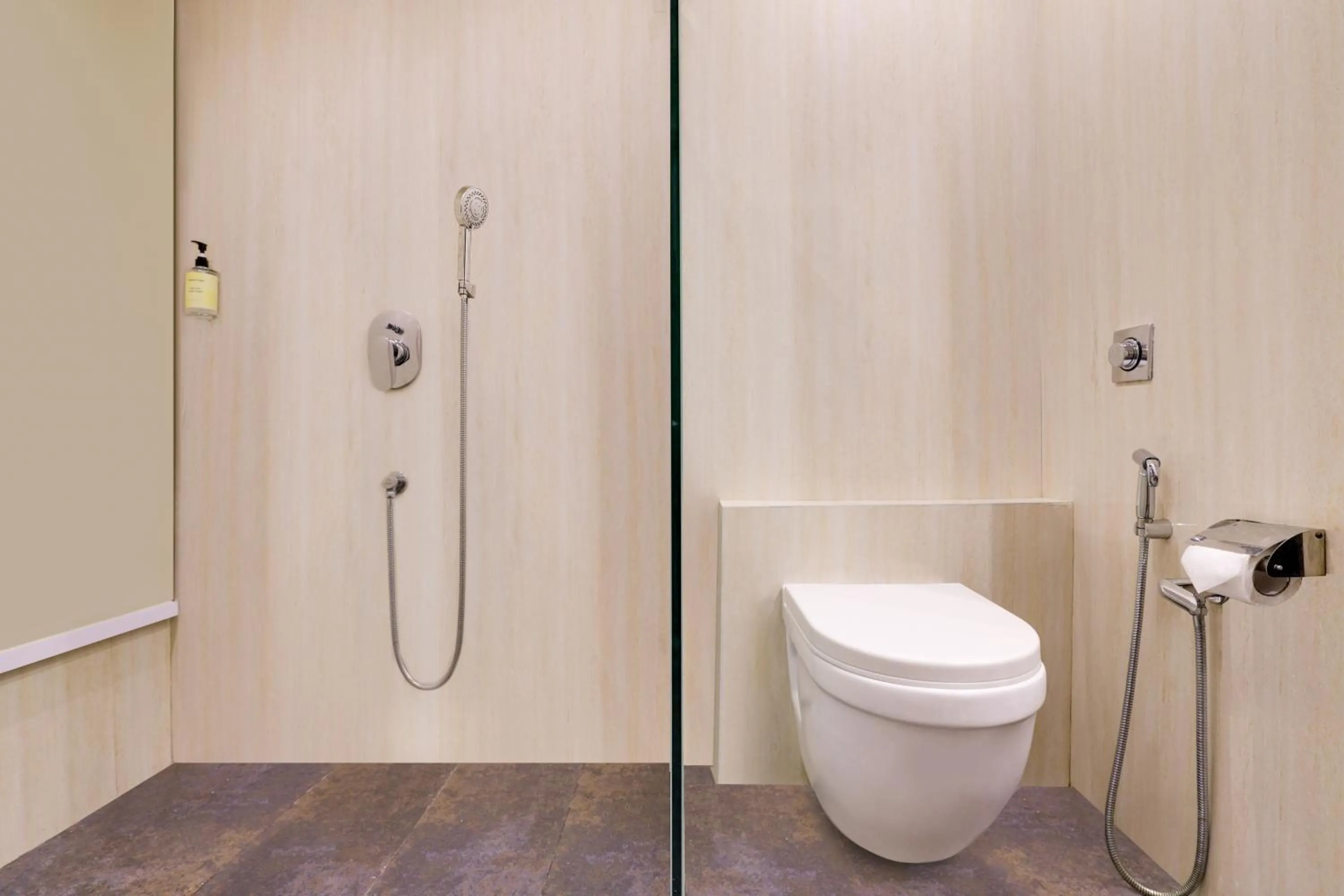 Shower in Lemon Tree Hotel Bhopal