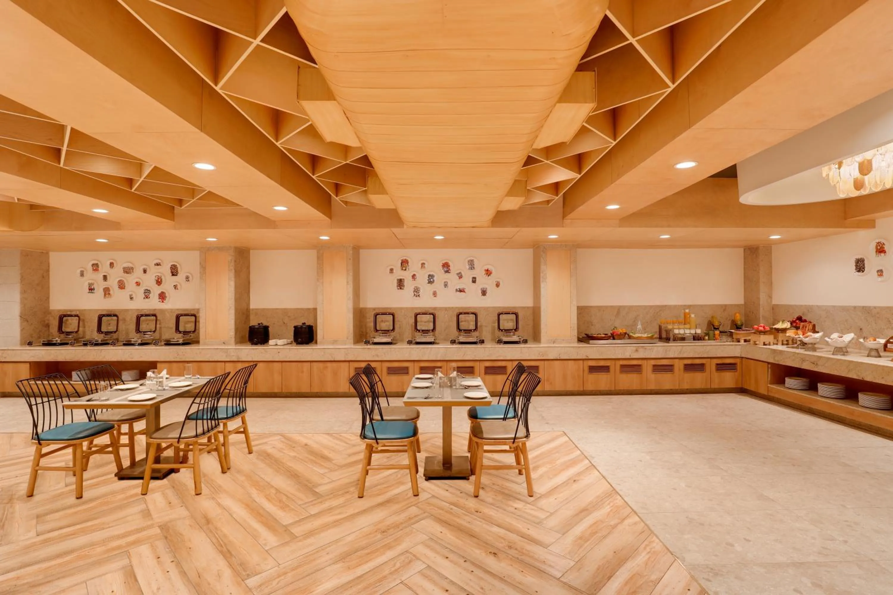 Restaurant/places to eat in Lemon Tree Hotel Bhopal