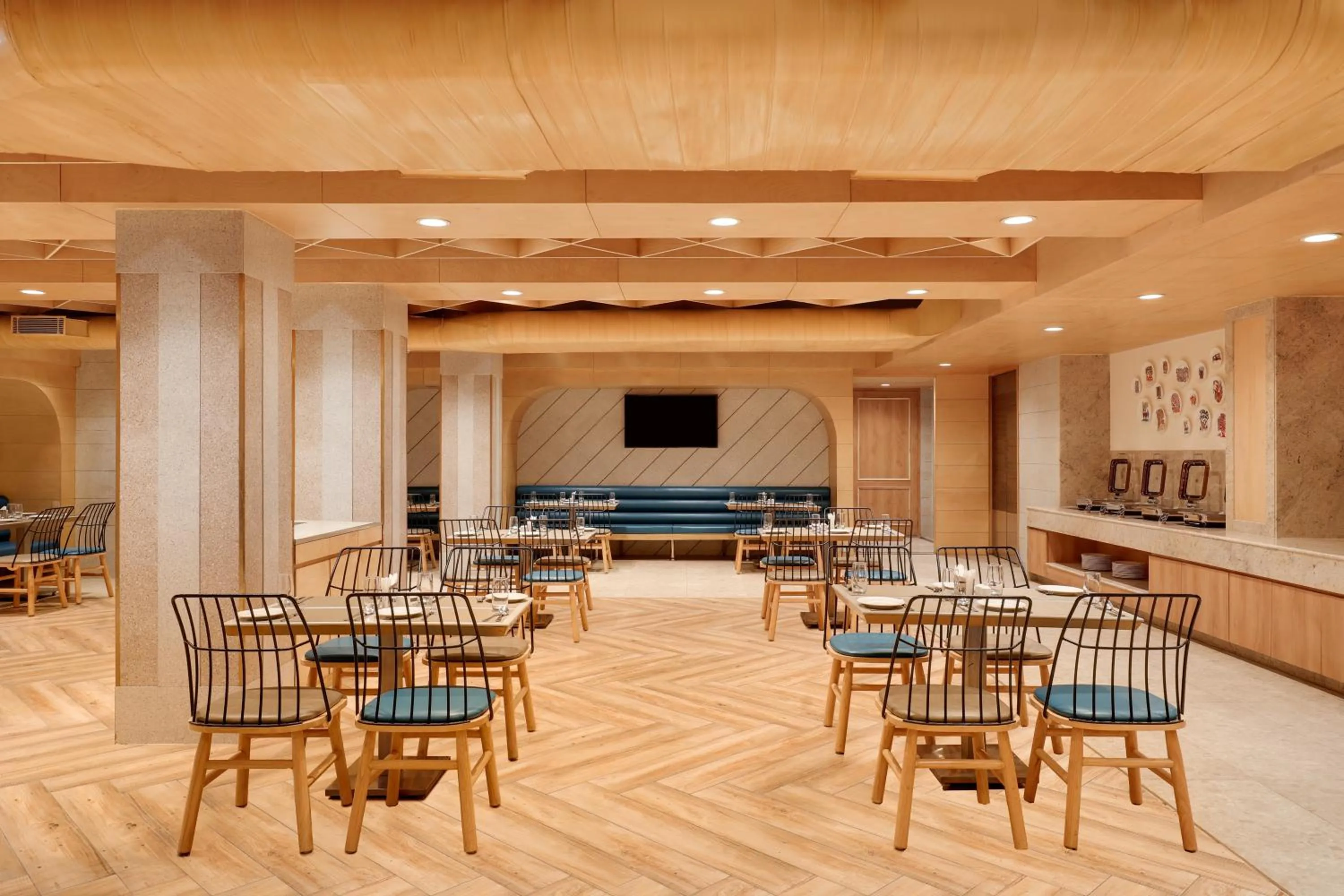 Restaurant/places to eat in Lemon Tree Hotel Bhopal