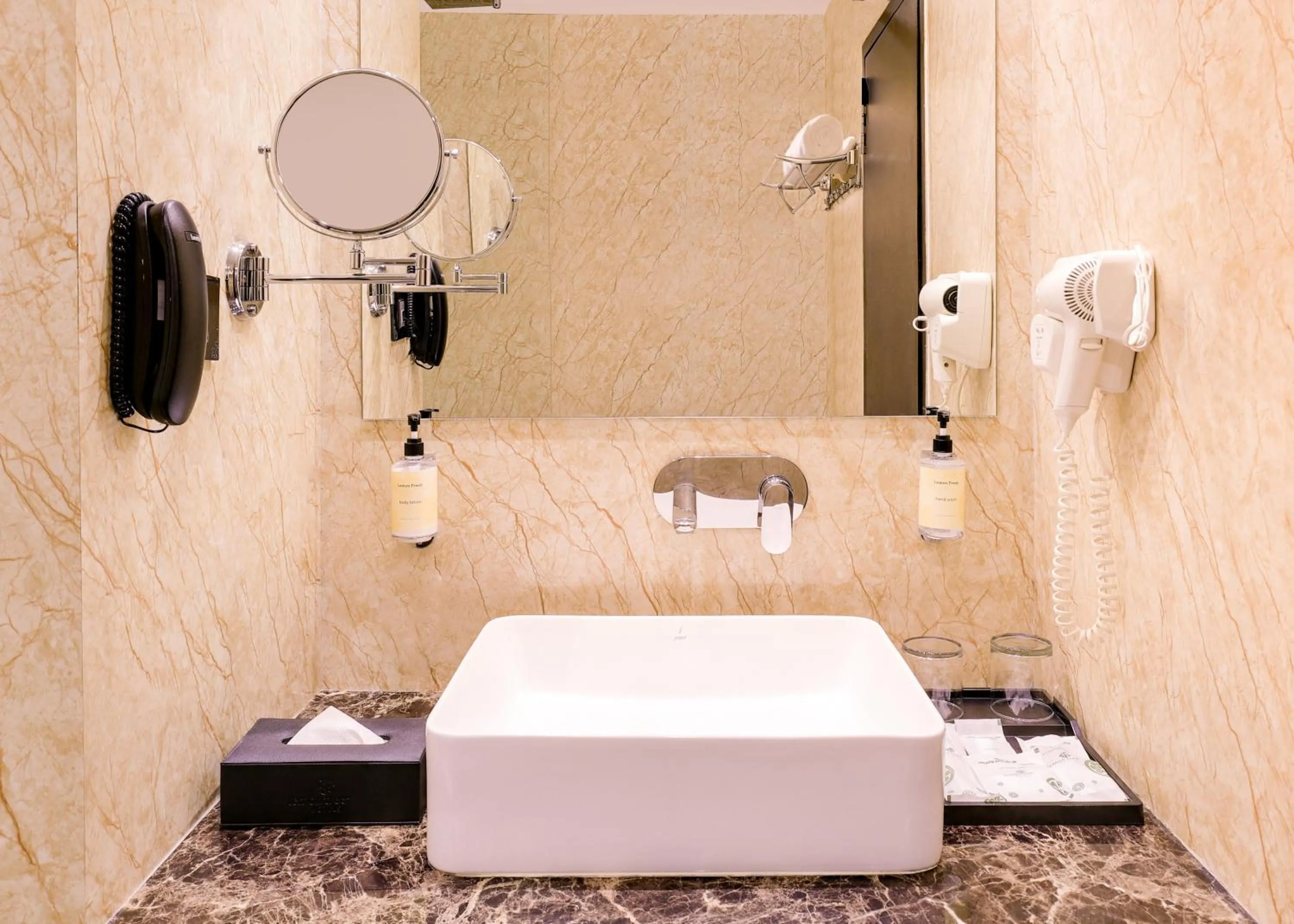 Shower in Lemon Tree Hotel Bhopal