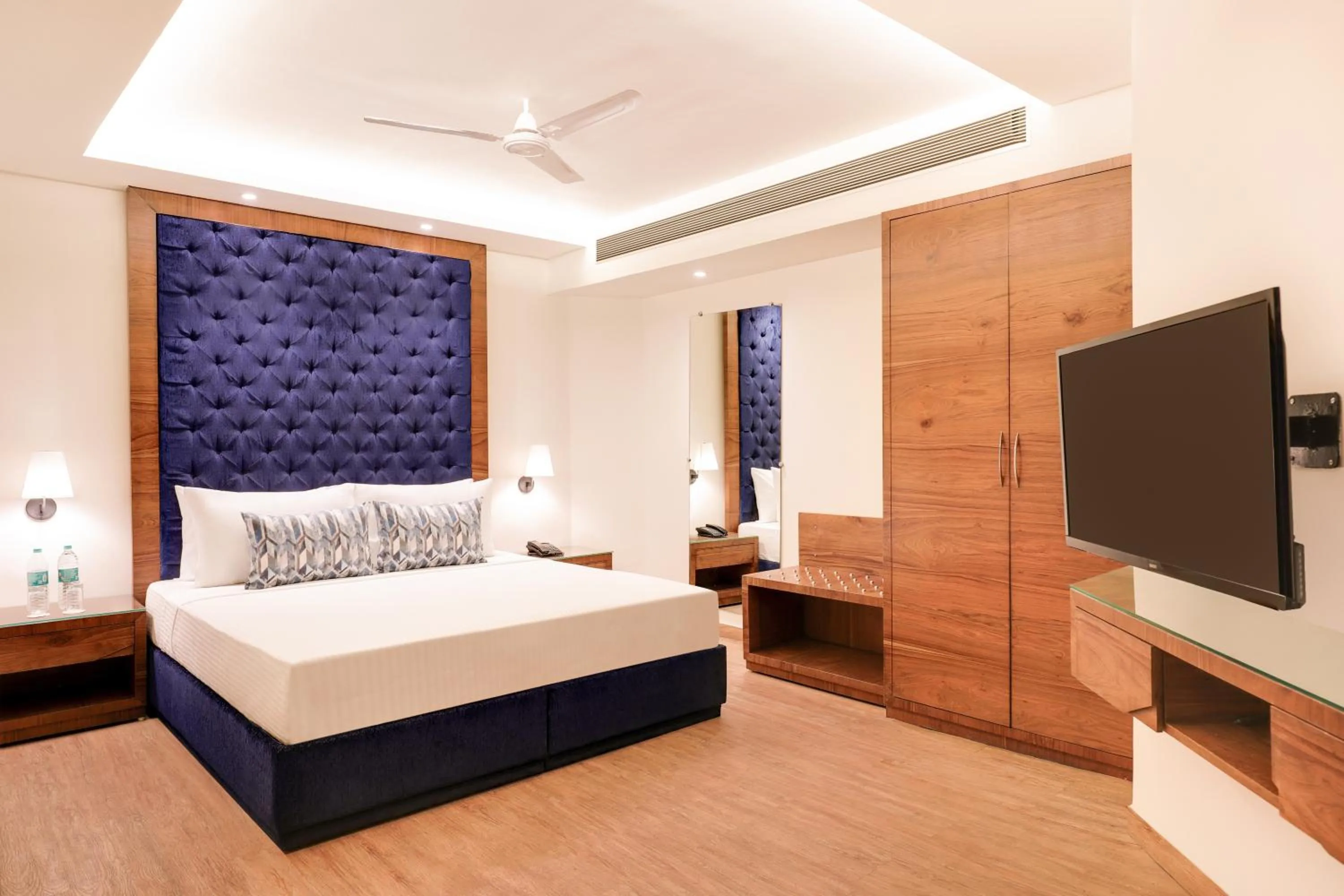 Bedroom, Bed in Lemon Tree Hotel Bhopal