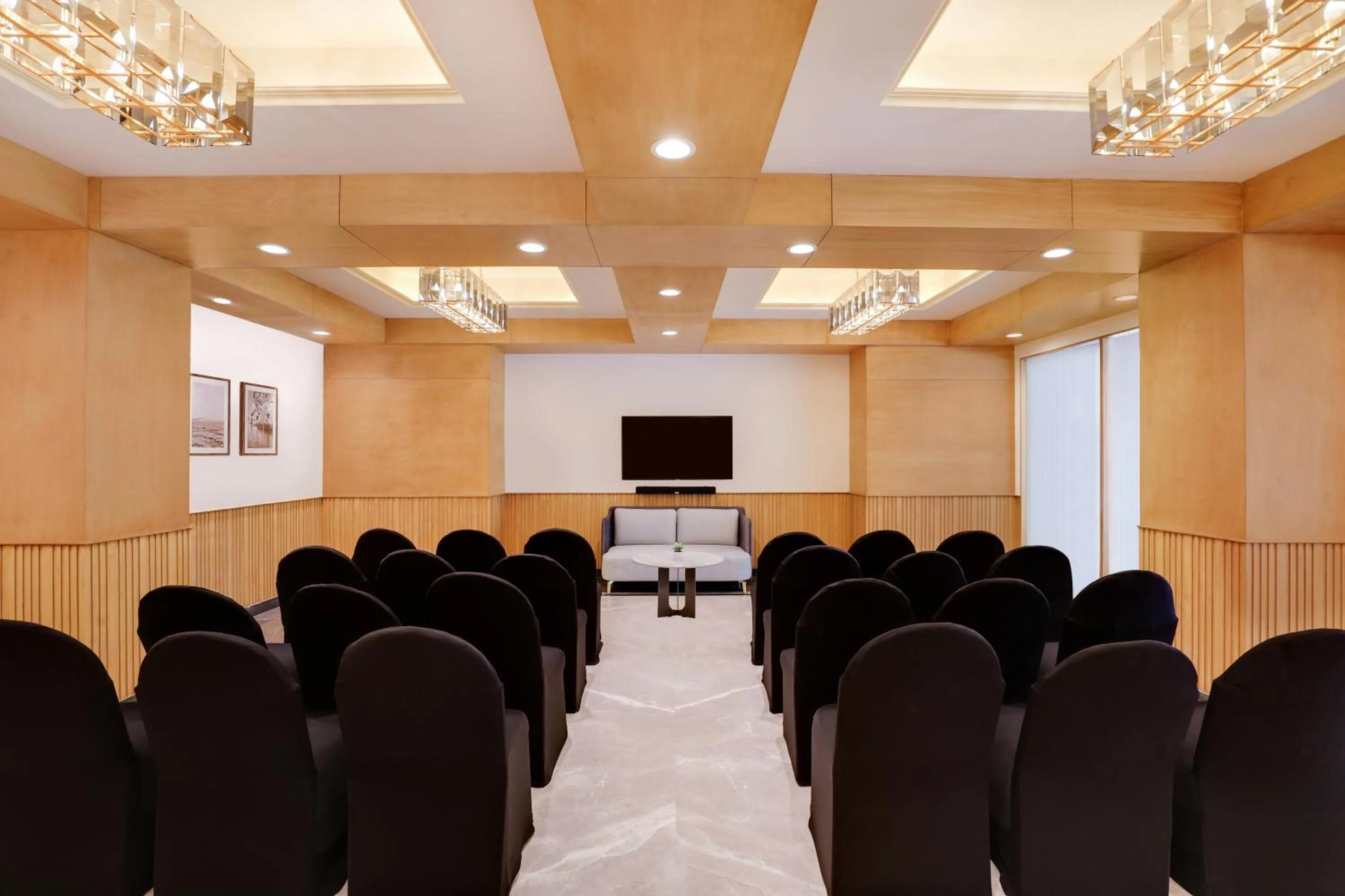 Meeting/conference room in Lemon Tree Hotel Bhopal