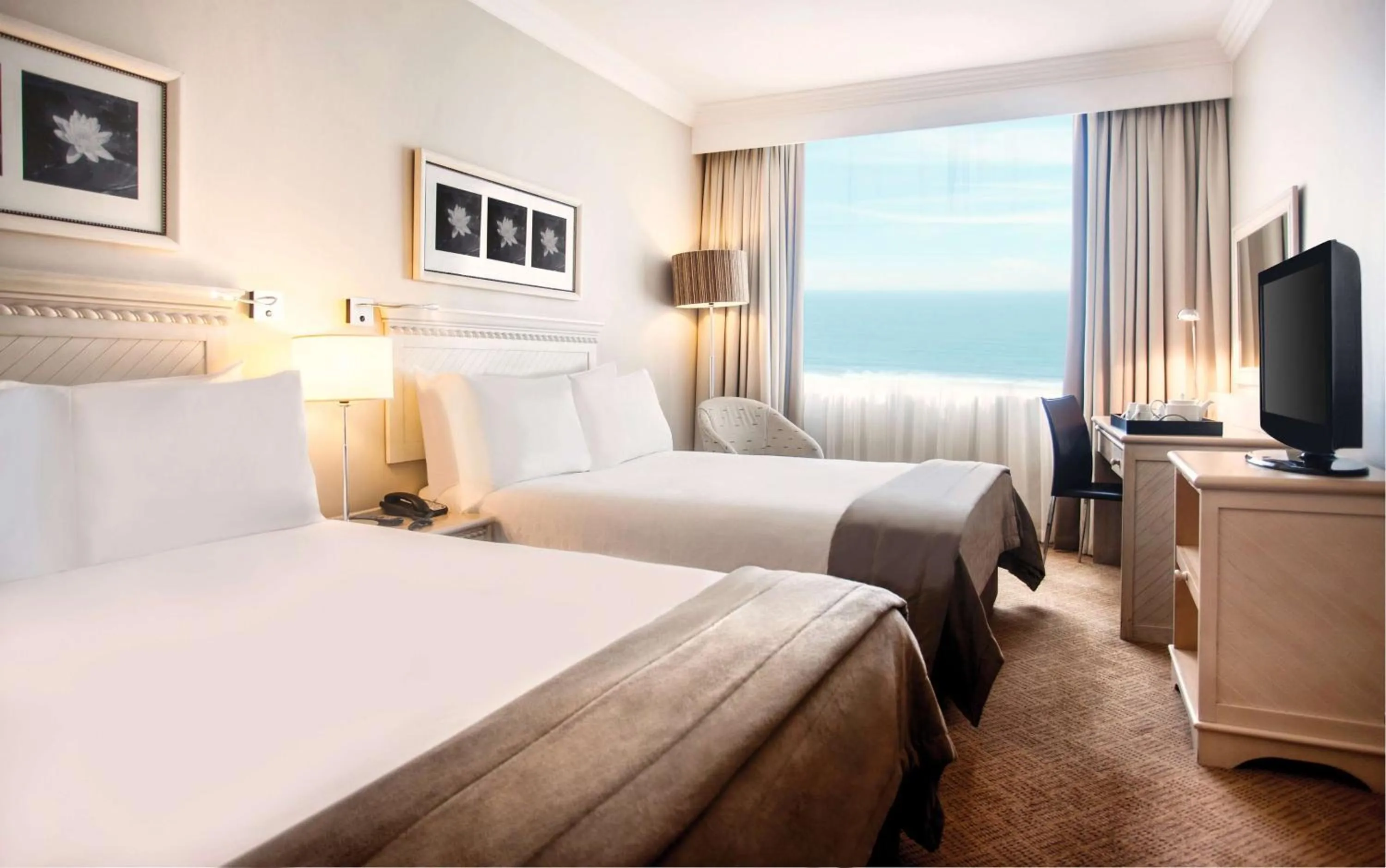 Bedroom, Bed in Southern Sun Elangeni & Maharani