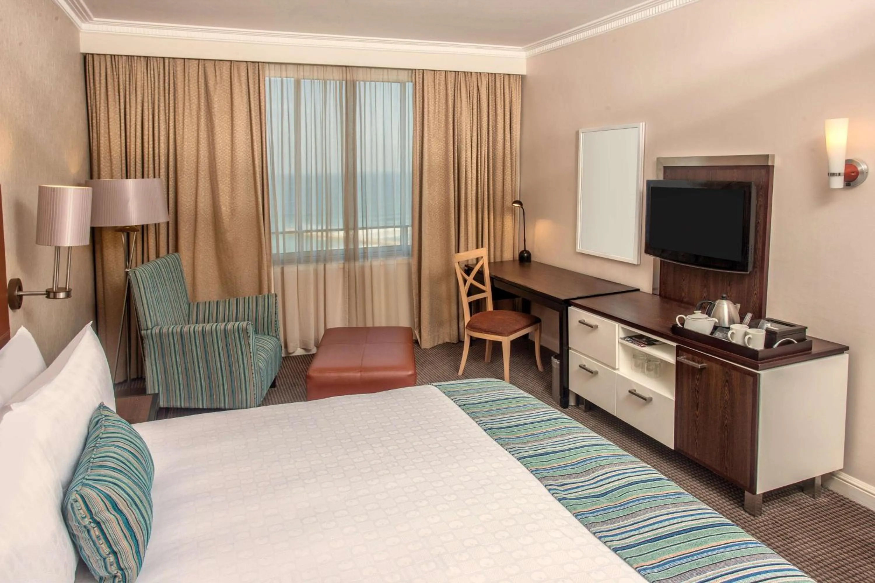 Bedroom, Bed in Southern Sun Elangeni & Maharani