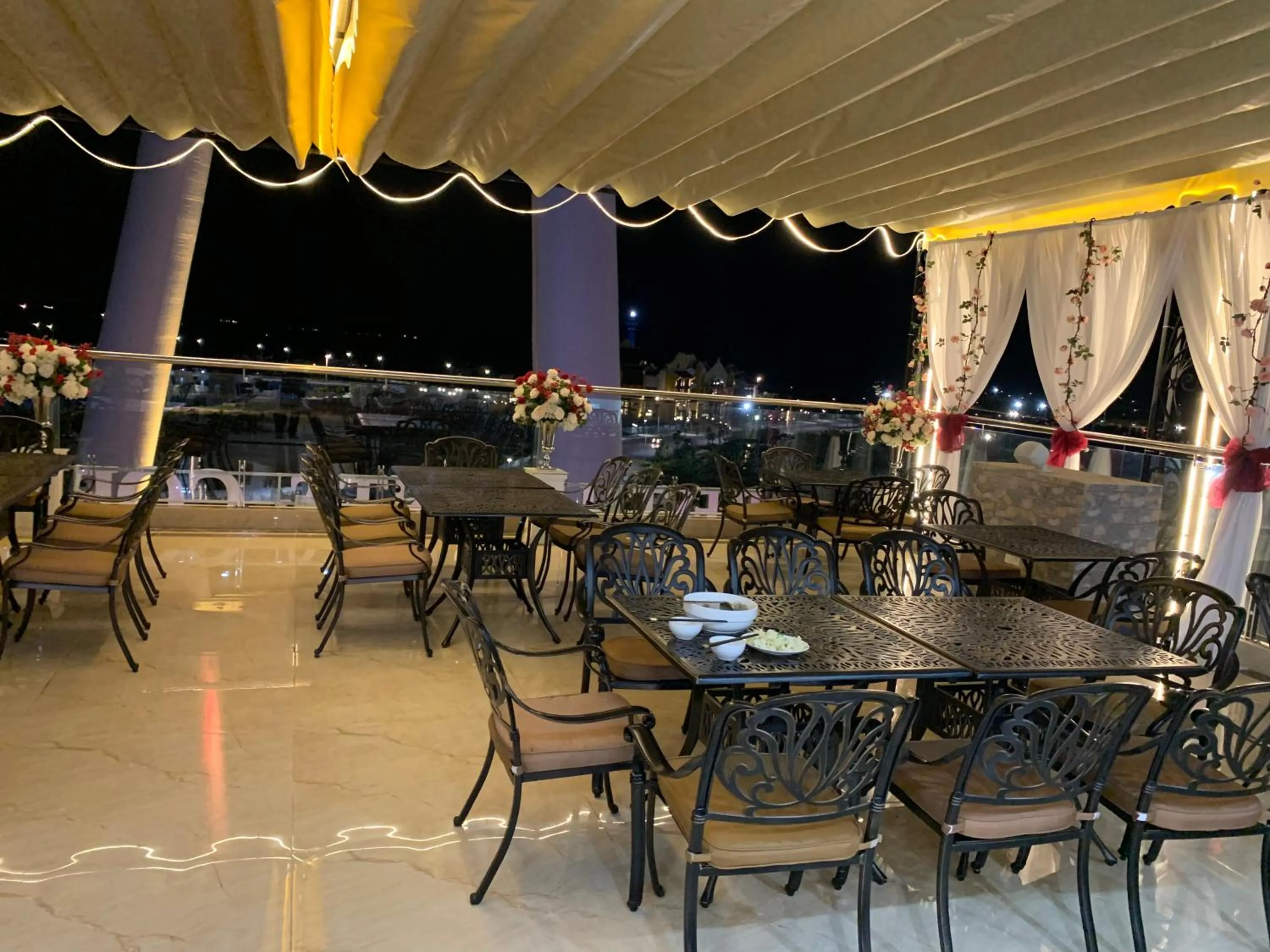 Lounge or bar in Vincent Halong Hotel