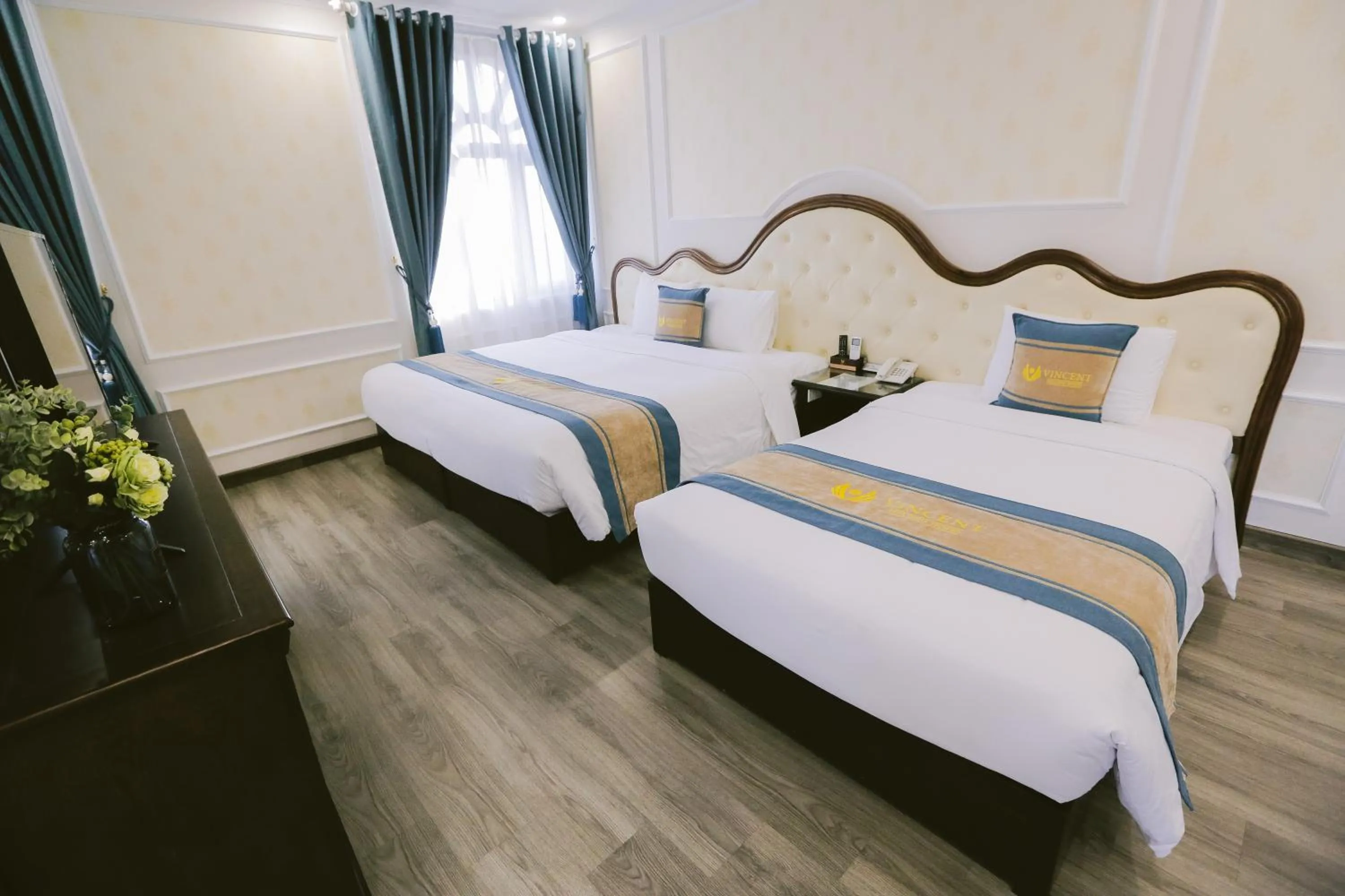 Bed in Vincent Halong Hotel