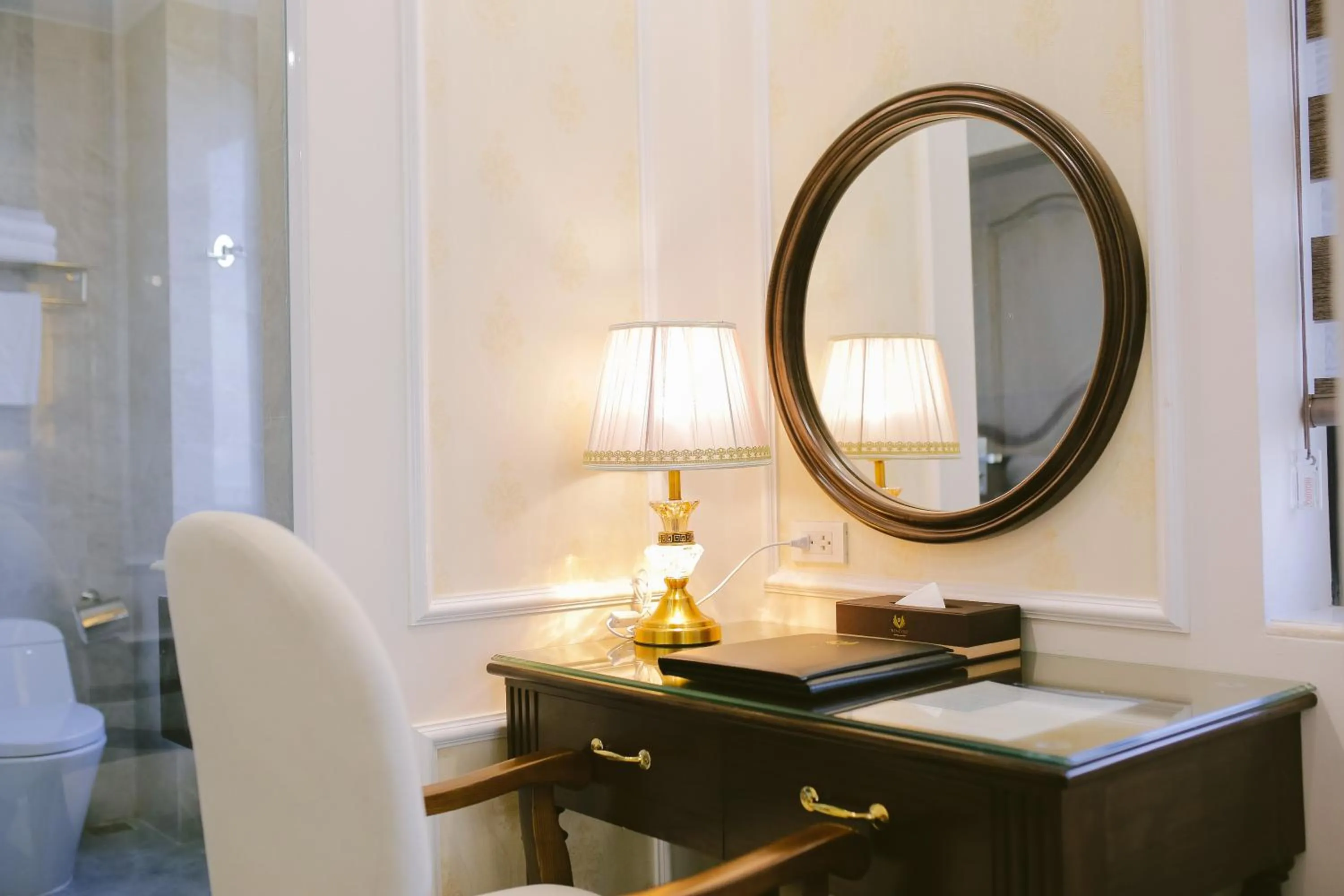 Seating area in Vincent Halong Hotel