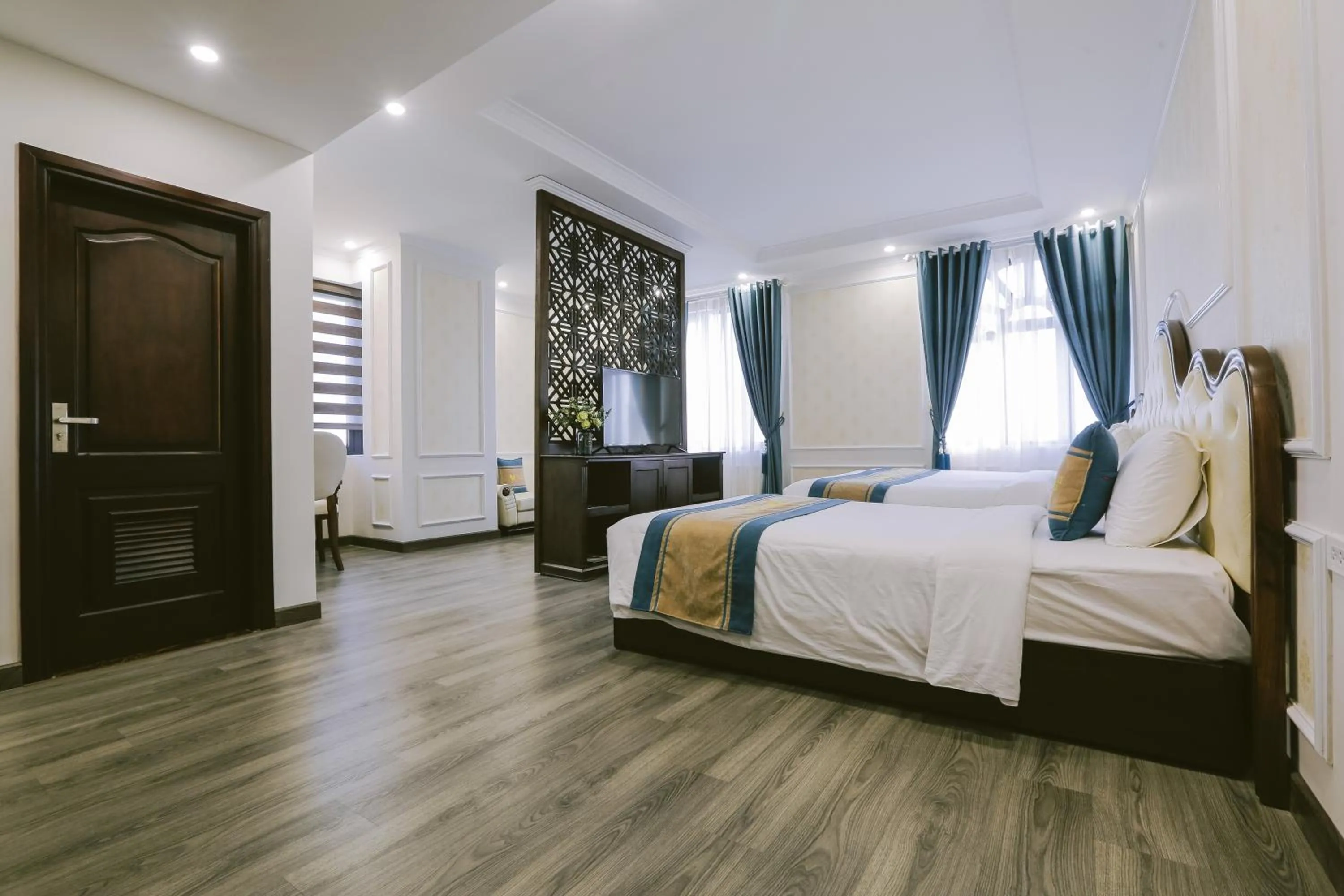 Bed in Vincent Halong Hotel