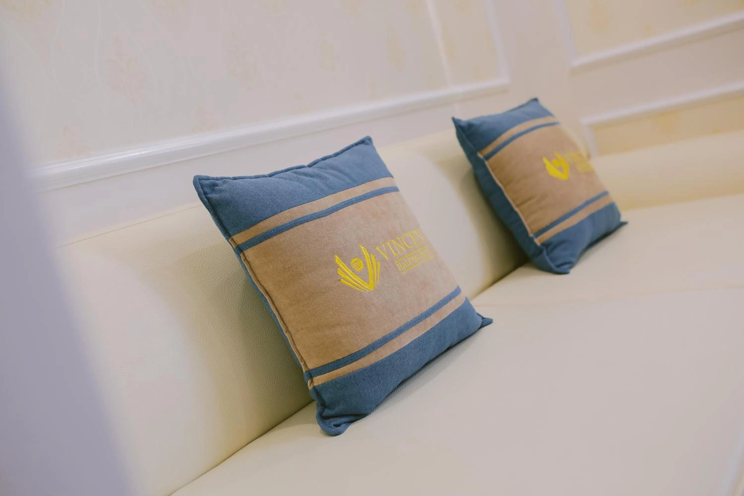 Living room in Vincent Halong Hotel