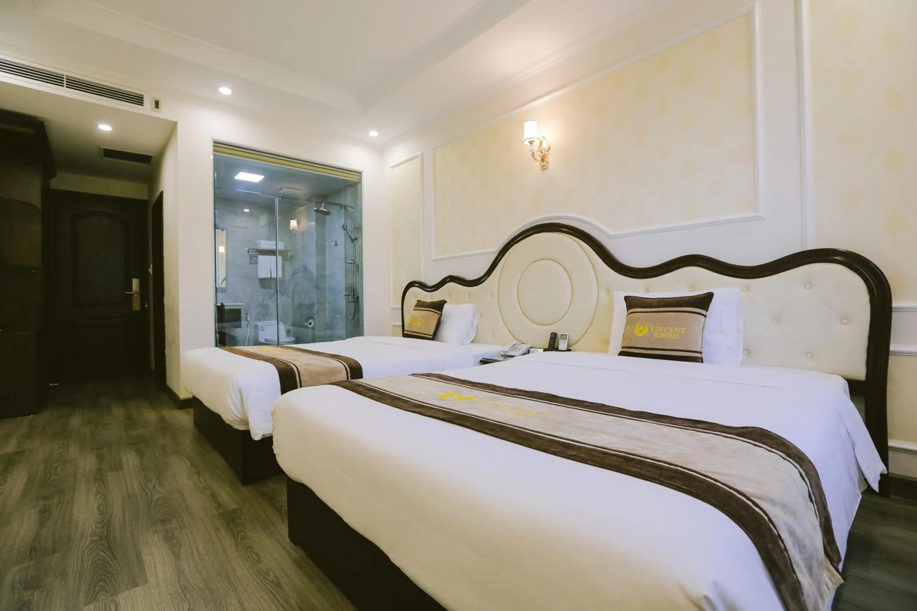 Bed in Vincent Halong Hotel