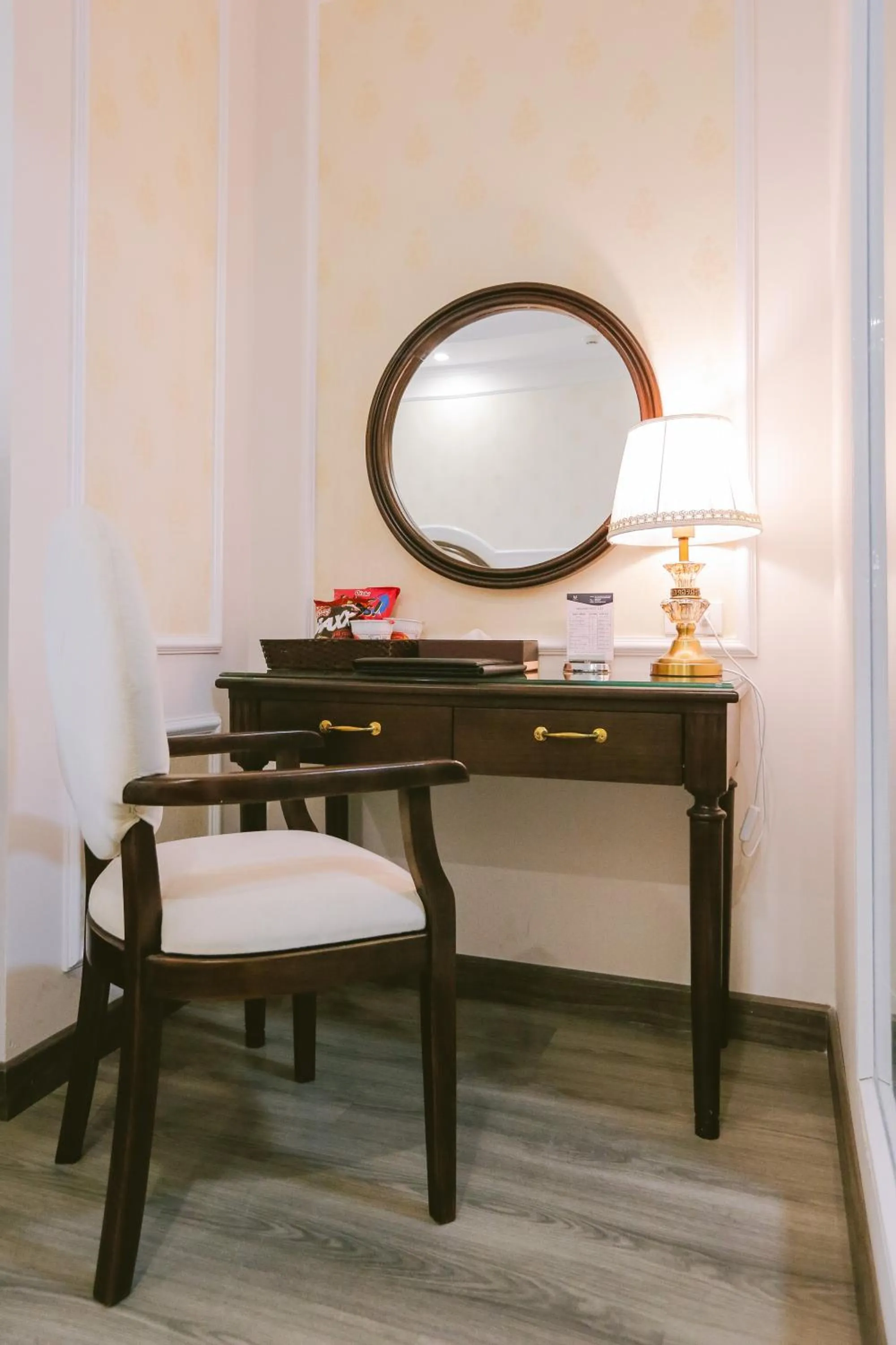 Seating area in Vincent Halong Hotel